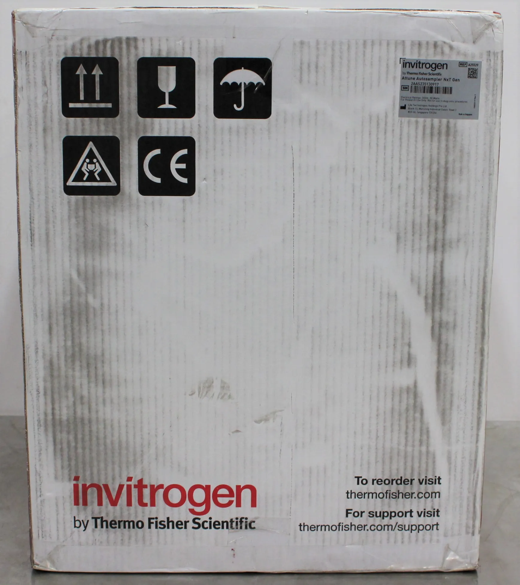 Invitrogen A25529 Attune Autosampler