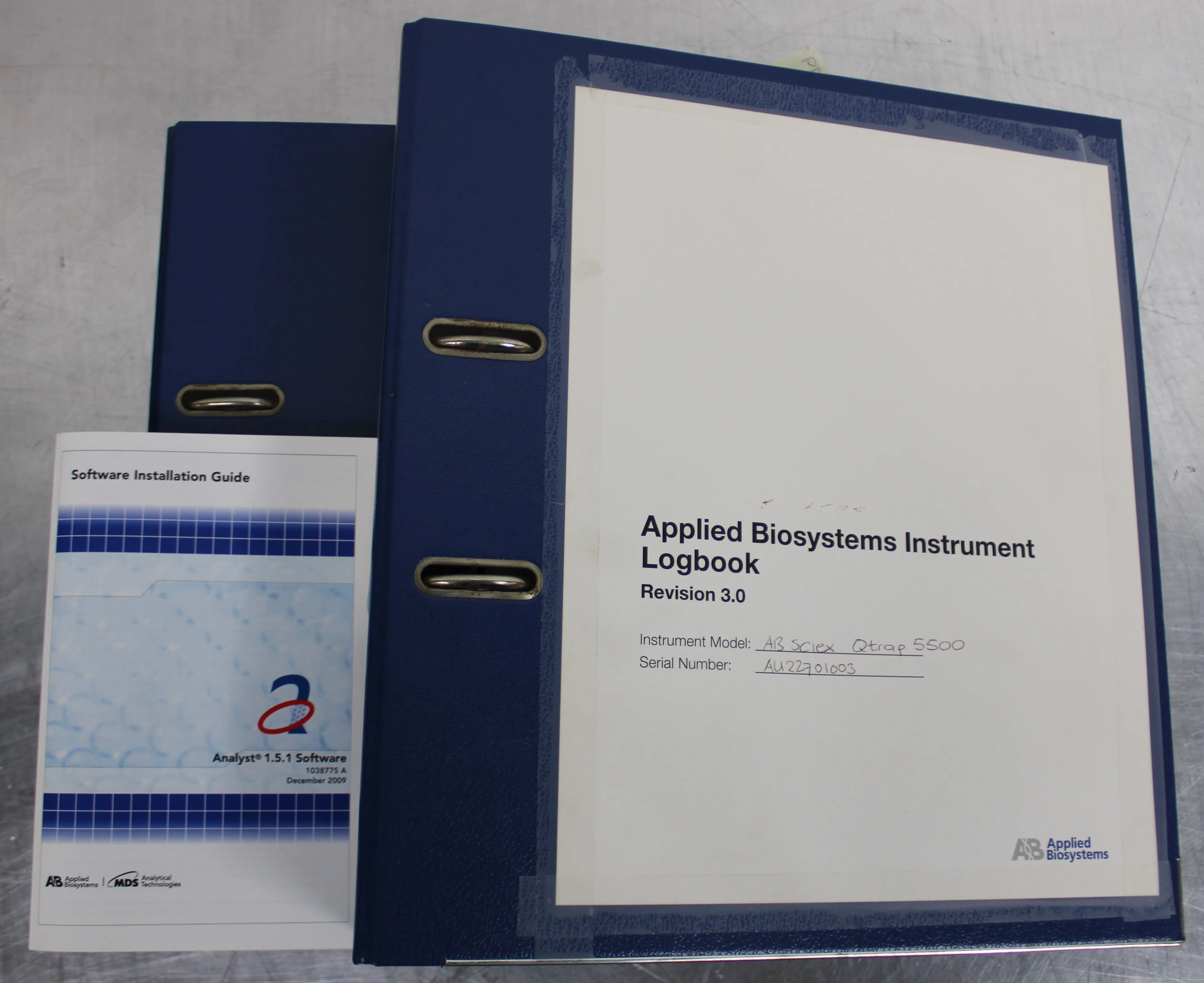 Applied Biosystems Sciex QTRAP 5500 Mass Spectrometer System with MS40+ Rotary Vane Pump and TABL3-1N MS Table