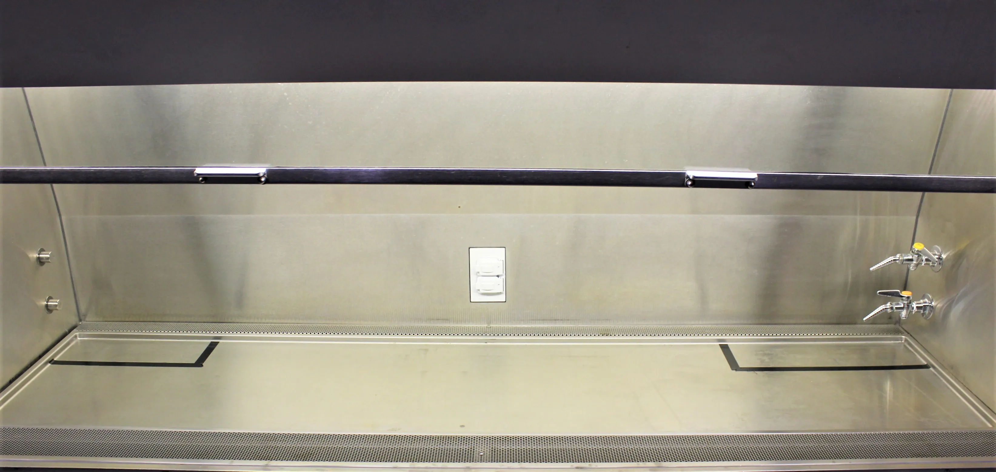 Used Biosafety Cabinet Baker Company VBM-600