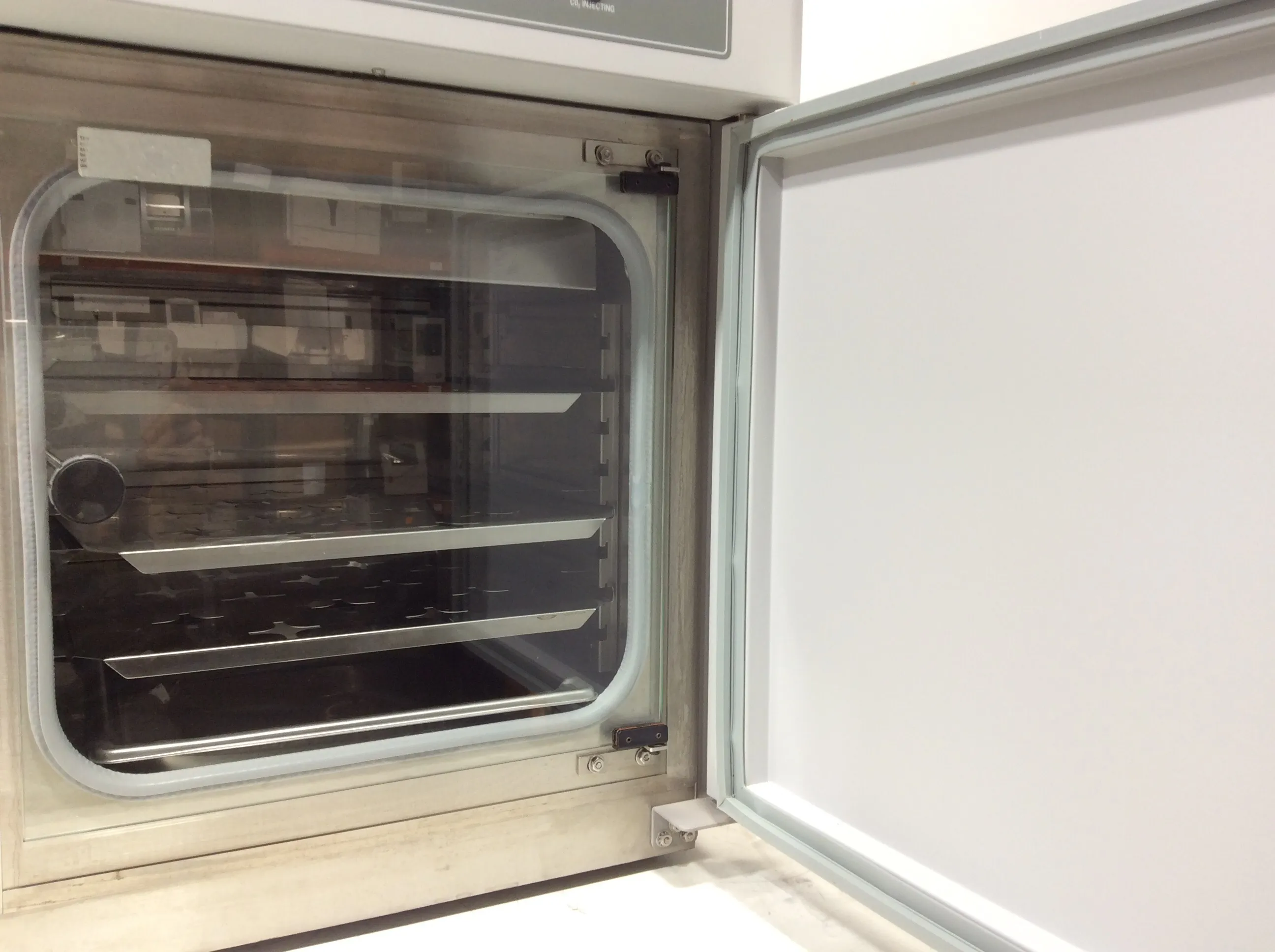 VWR 2310 Water Jacketed CO2 Incubator - Used