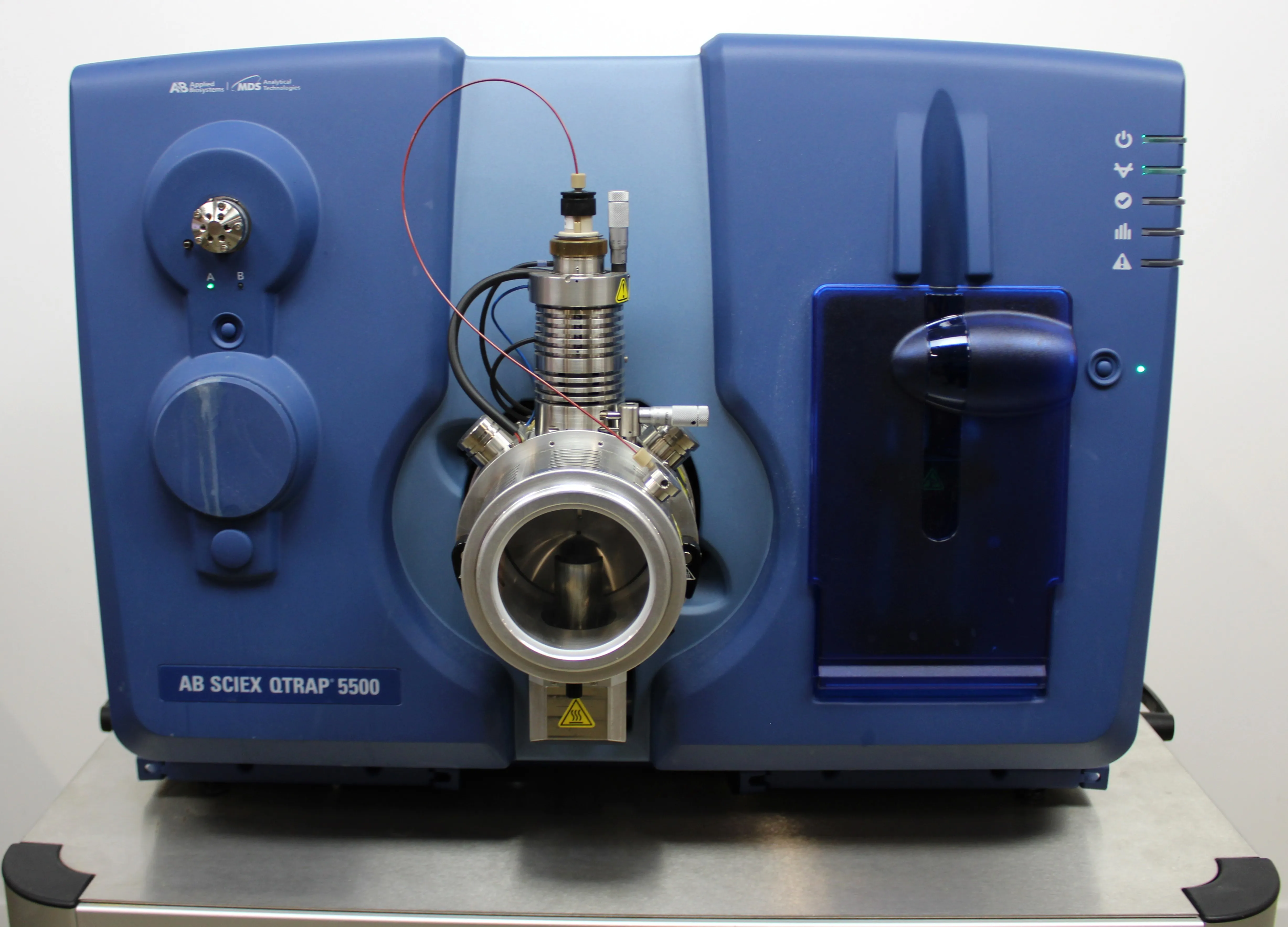 Applied Biosystems Sciex QTRAP 5500 Mass Spectrometer System with MS40+ Rotary Vane Pump and TABL3-1N MS Table