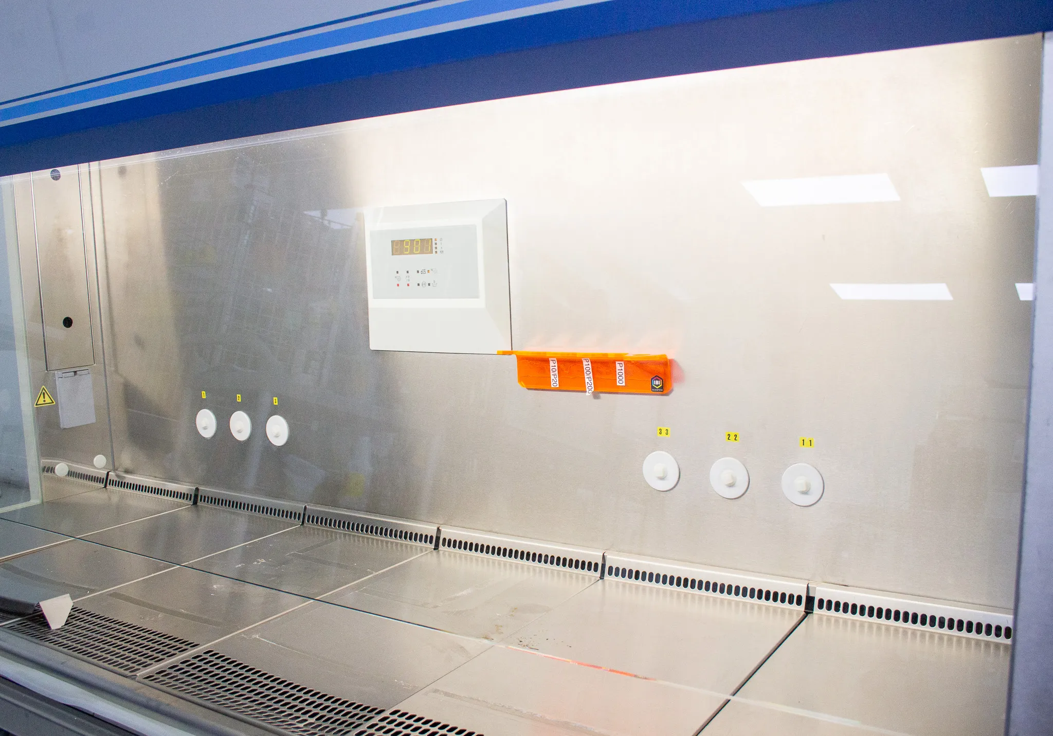 Thermo Scientific HERAsafe KS 18 Class II, Type A2 Biosafety Cabinet