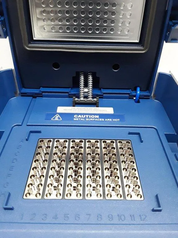 Applied Biosystems Veriti 96-Well Fast Thermal Cycler