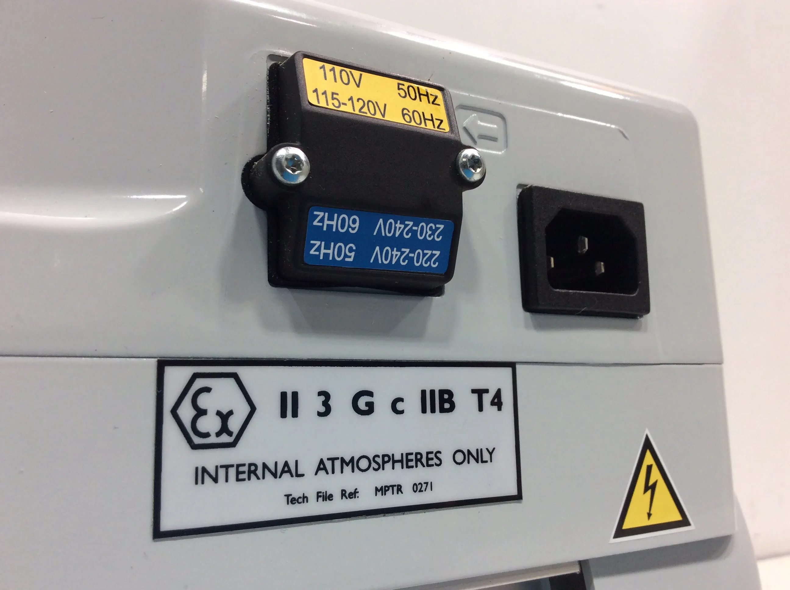 Edwards RV8 115/230V, 1-ph, 50/60Hz Vacuum Pump