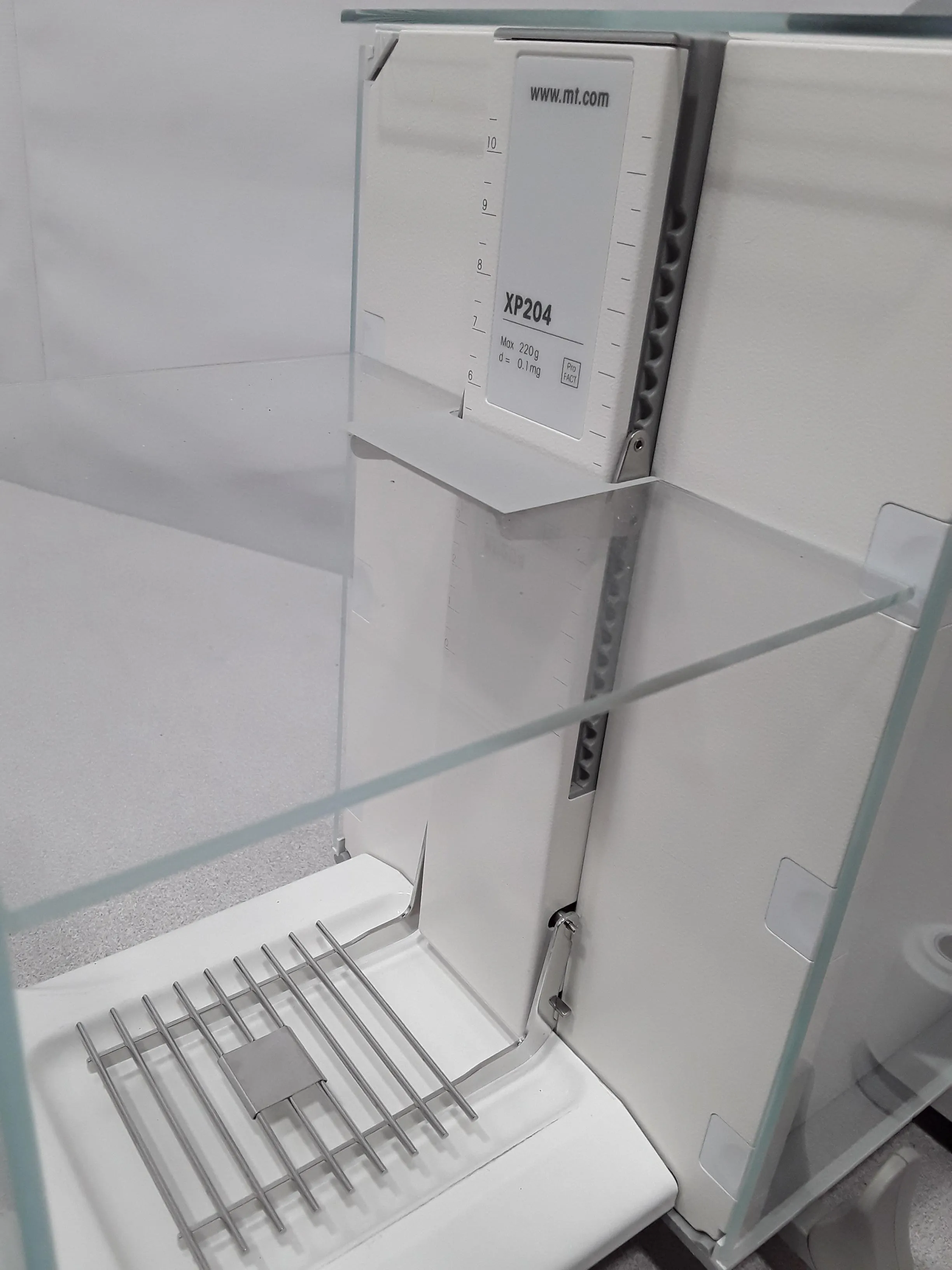 Mettler-Toledo XP204 Analytical Balance 220g/0.1mg SmartSens SmartGrid SmartScreen ProFACT