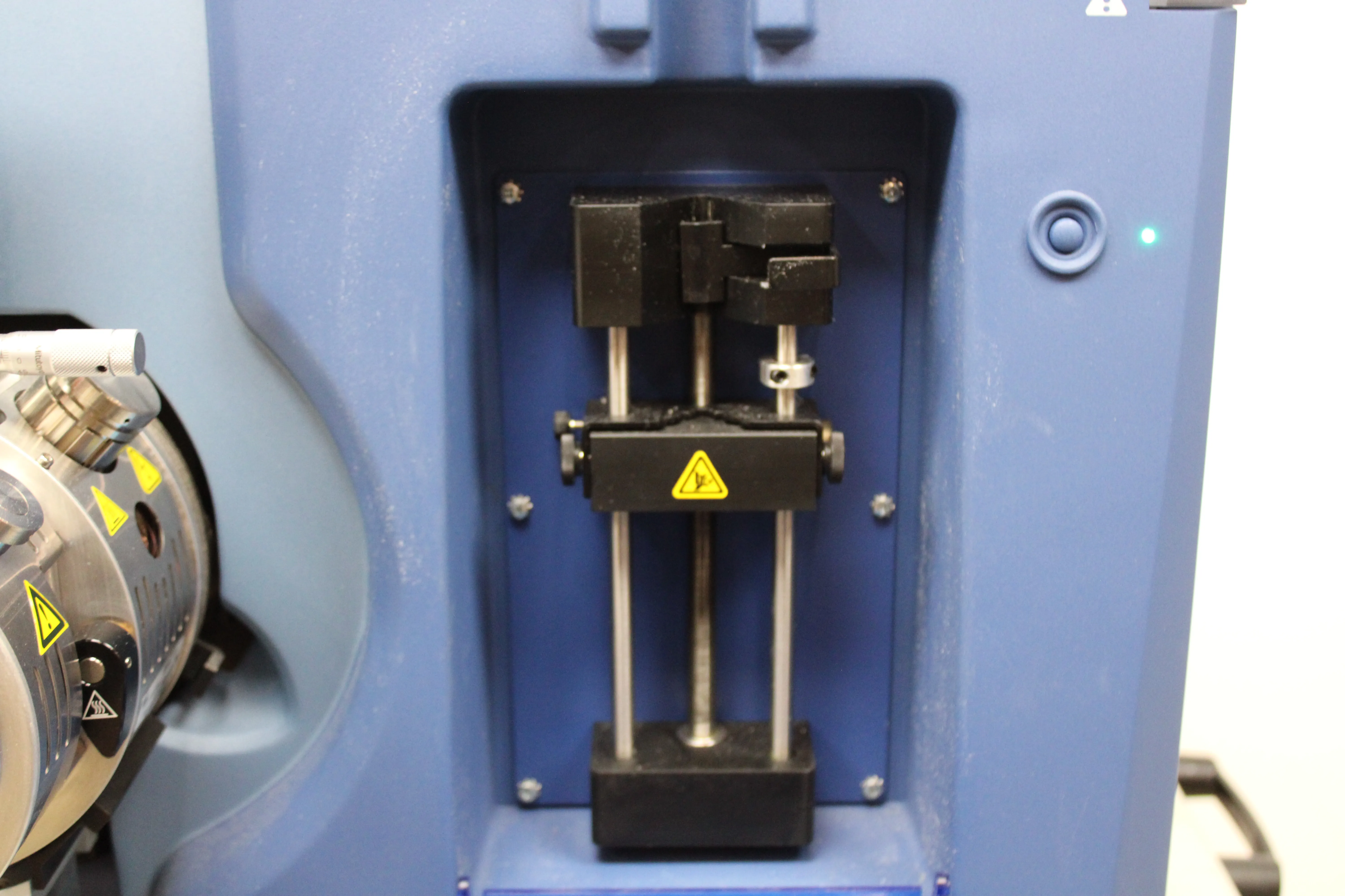 Applied Biosystems Sciex QTRAP 5500 Mass Spectrometer System with MS40+ Rotary Vane Pump and TABL3-1N MS Table
