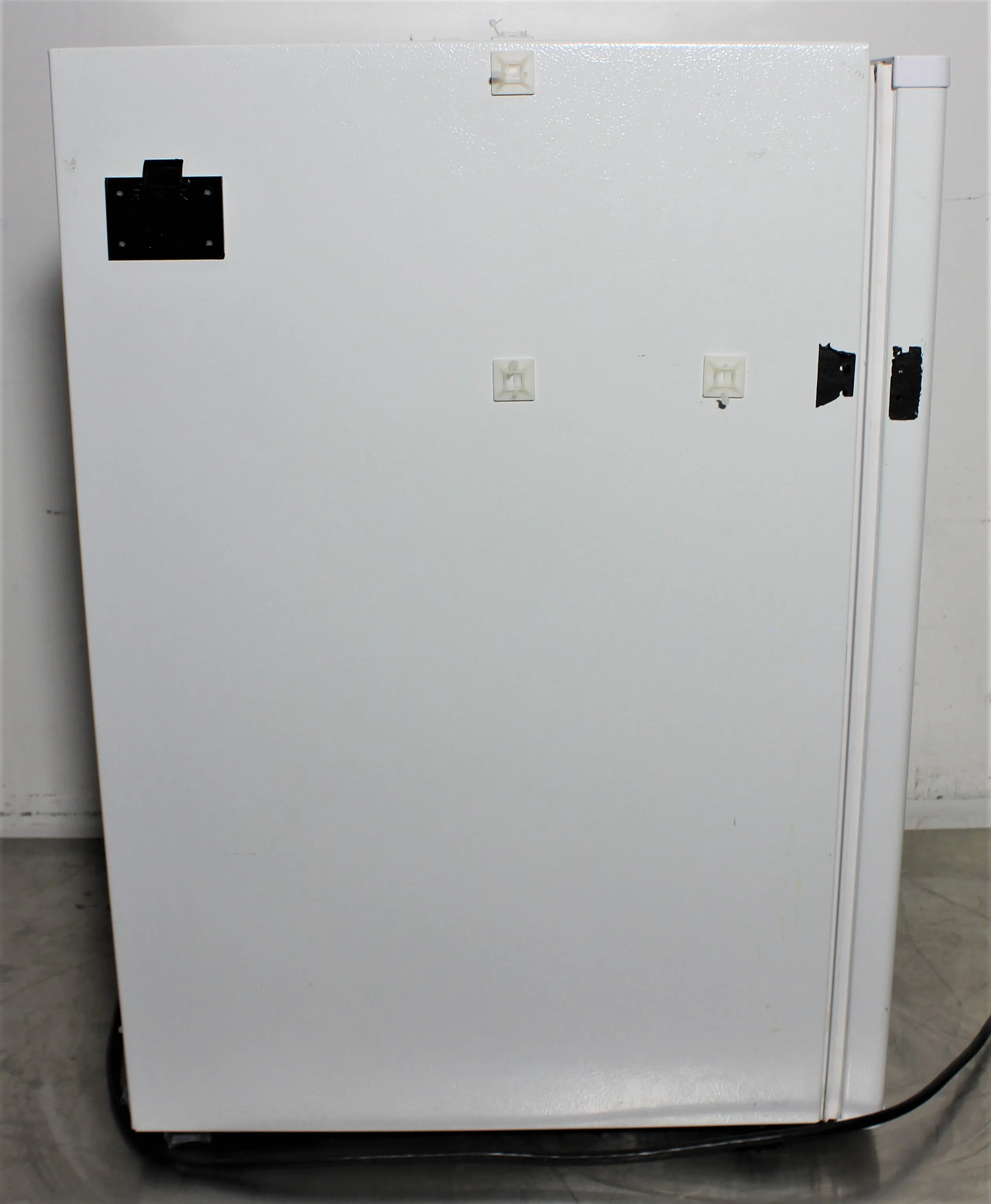 Fisher Scientific 05LFEEFSA Freezer - 5 cu. ft. Capacity, Manual Defrost, Class 2 Used Lab Equipment