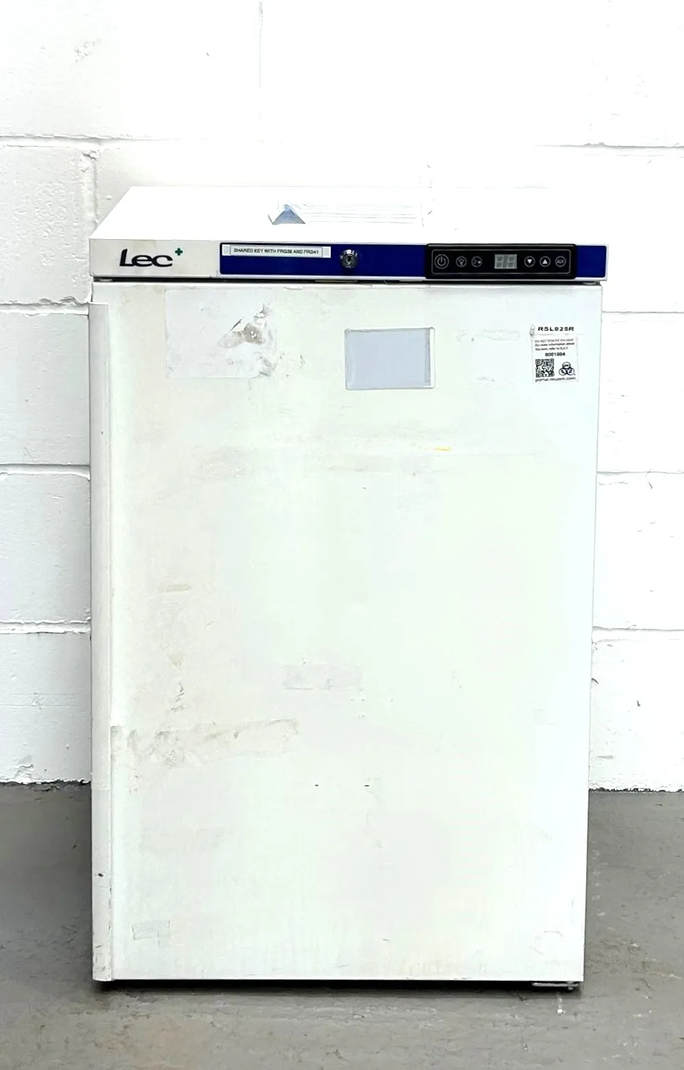 LEC Medical Pharmacy Under Bench Fridge G334M 02