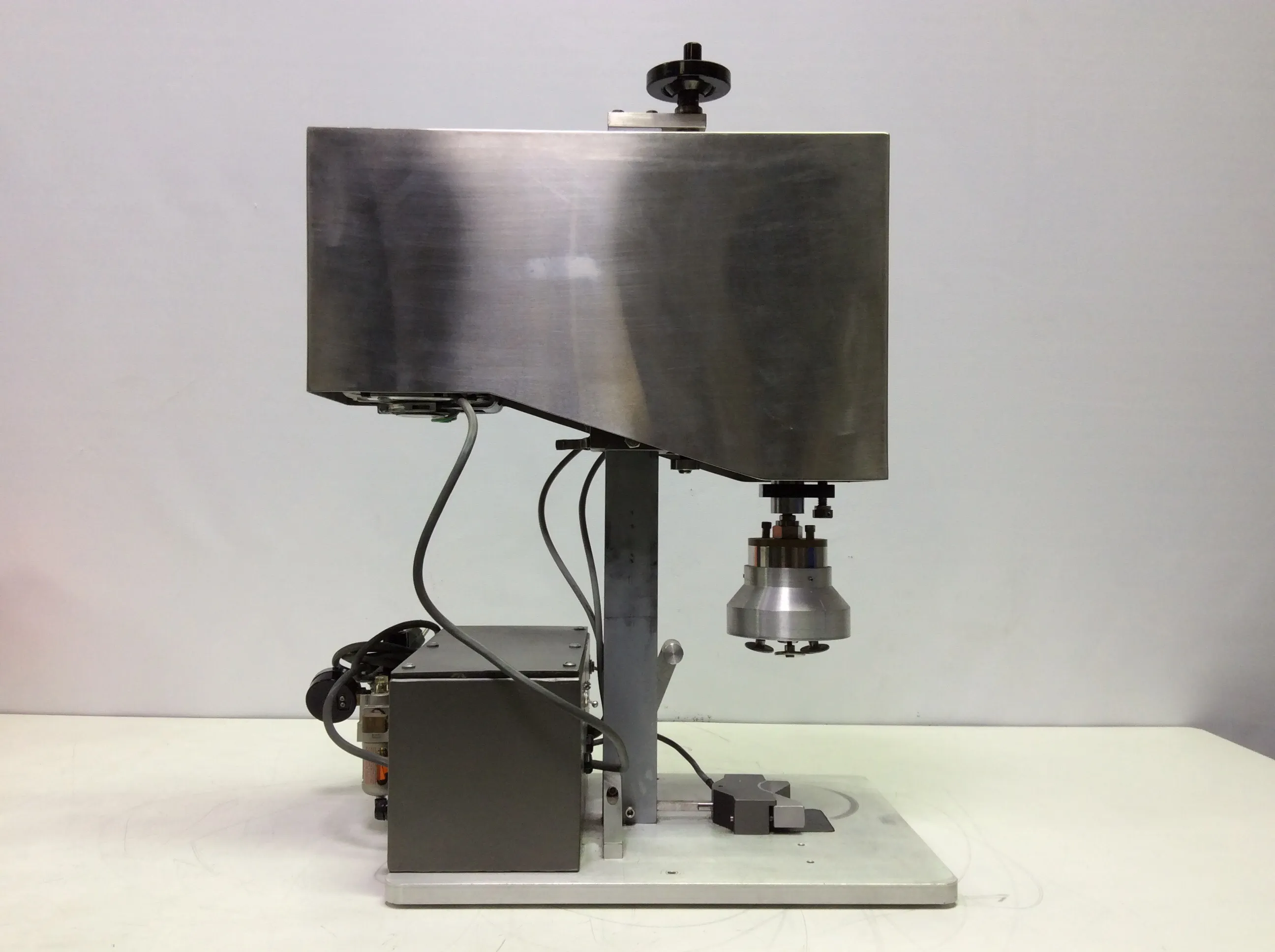 Cozzoli Machine Company SC50T Lab Tabletop Screw Capper
