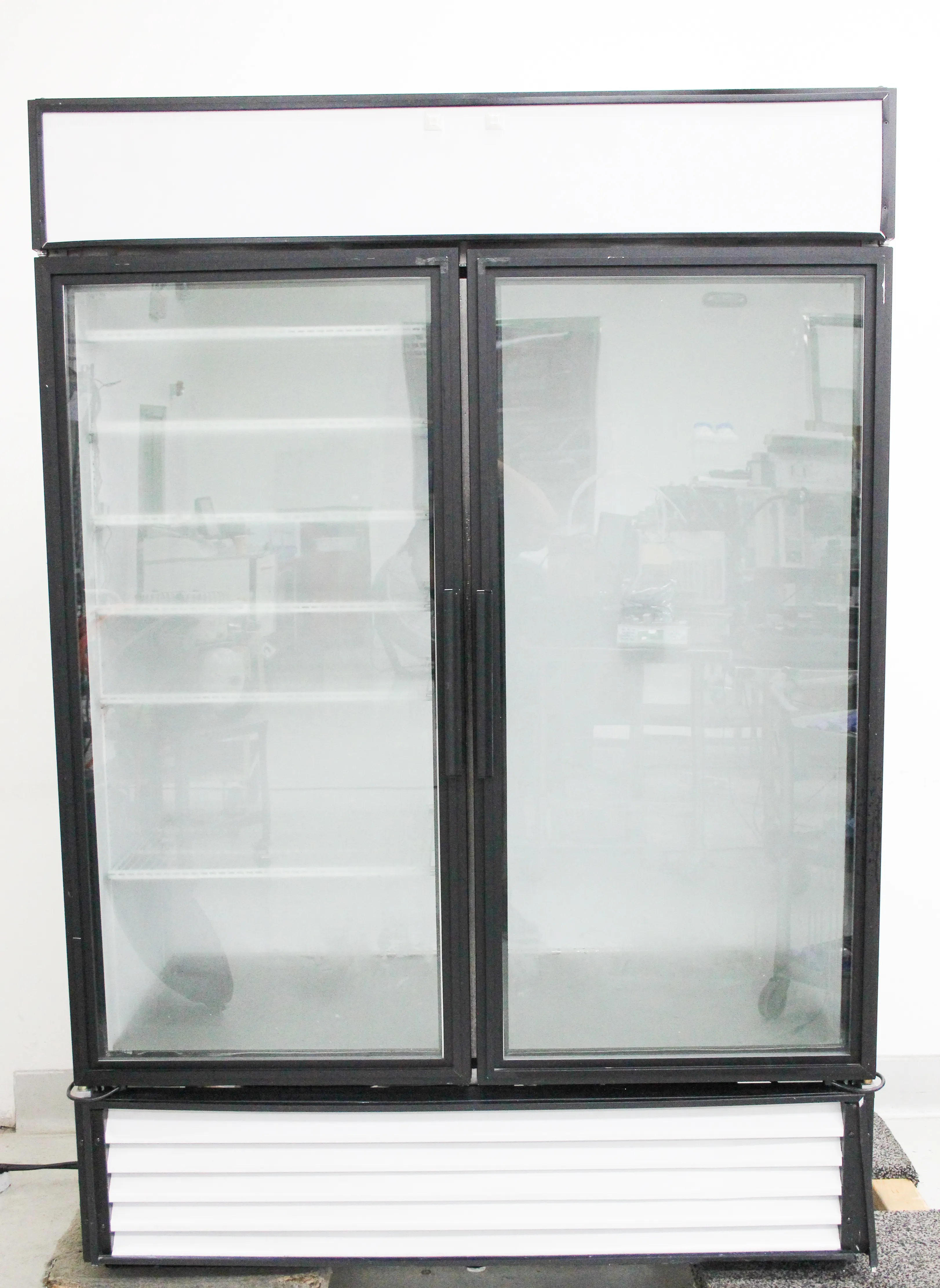 True GDM-49-LD Refrigerator Cold Storage 2-Door LED Lighting 33F-38F