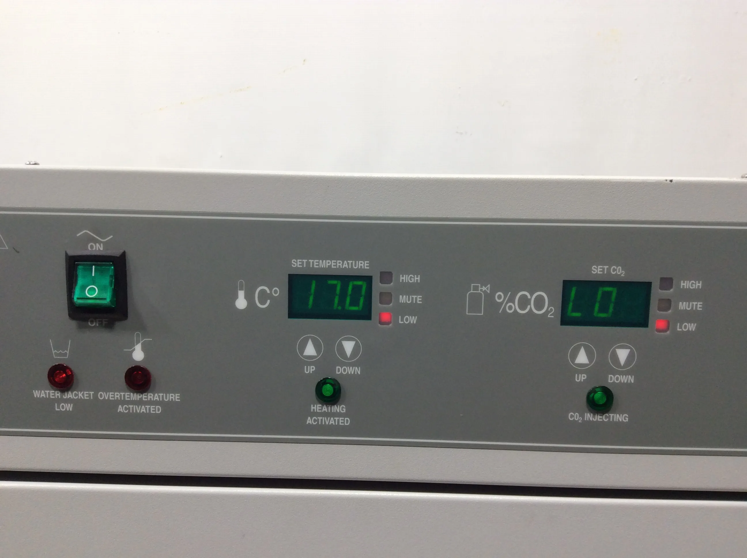 VWR 2310 Water Jacketed CO2 Incubator - Used