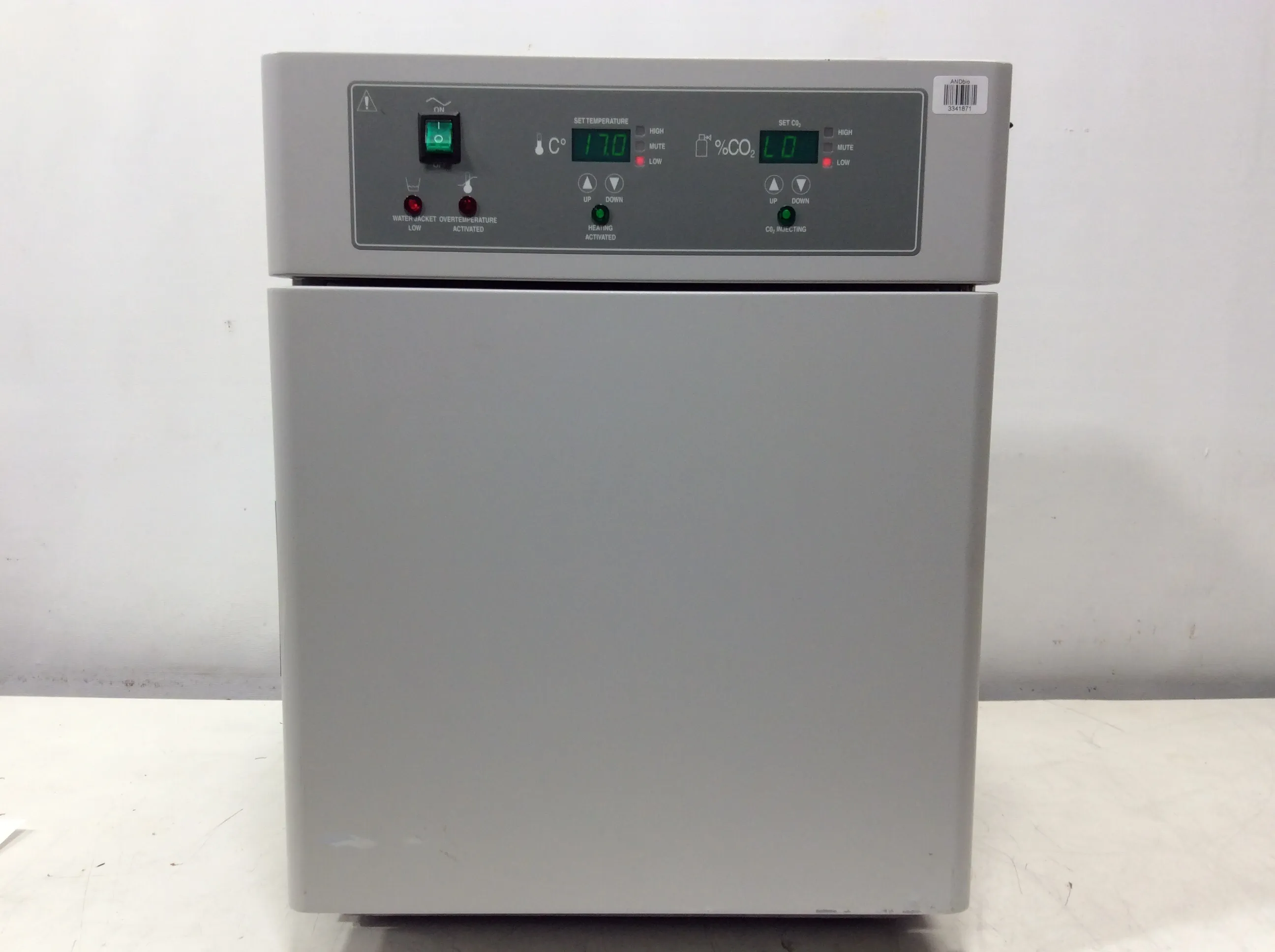 VWR 2310 Water Jacketed CO2 Incubator - Used