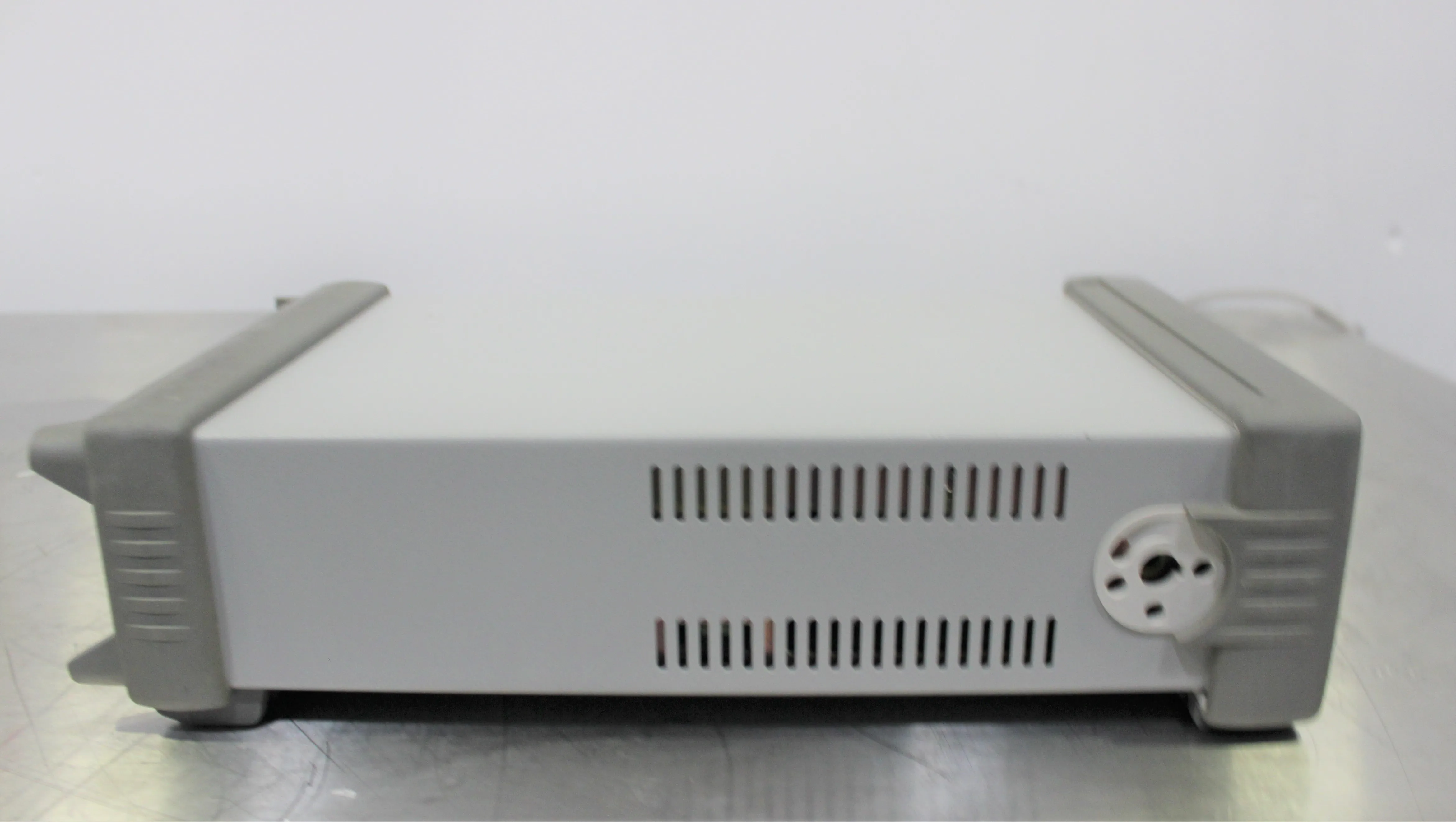 Agilent E3640A Series Bench Power Supply with Dual Range Flexibility