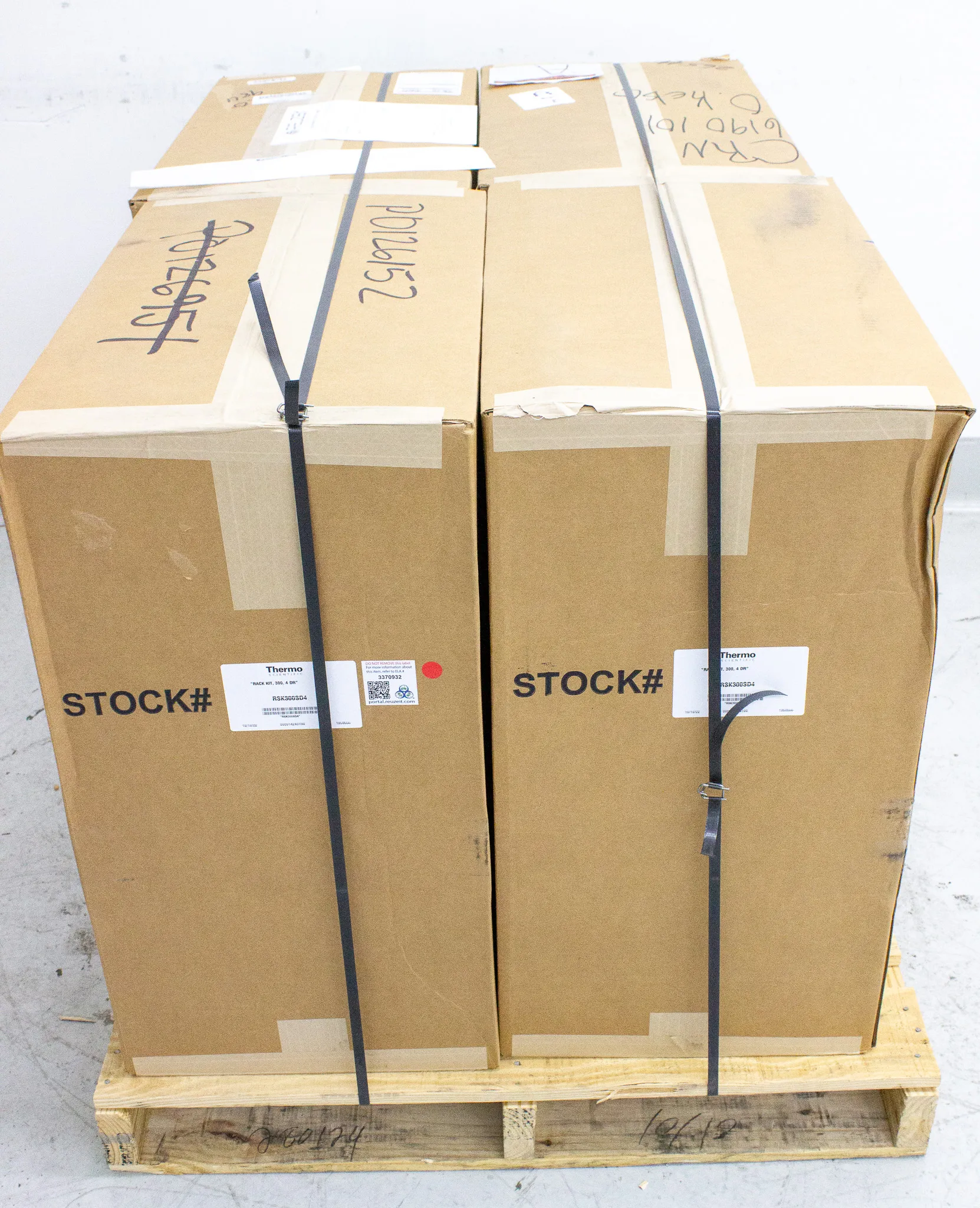 Thermo Scientific RSK300SD4 Shelf Kit with Racks and Boxes