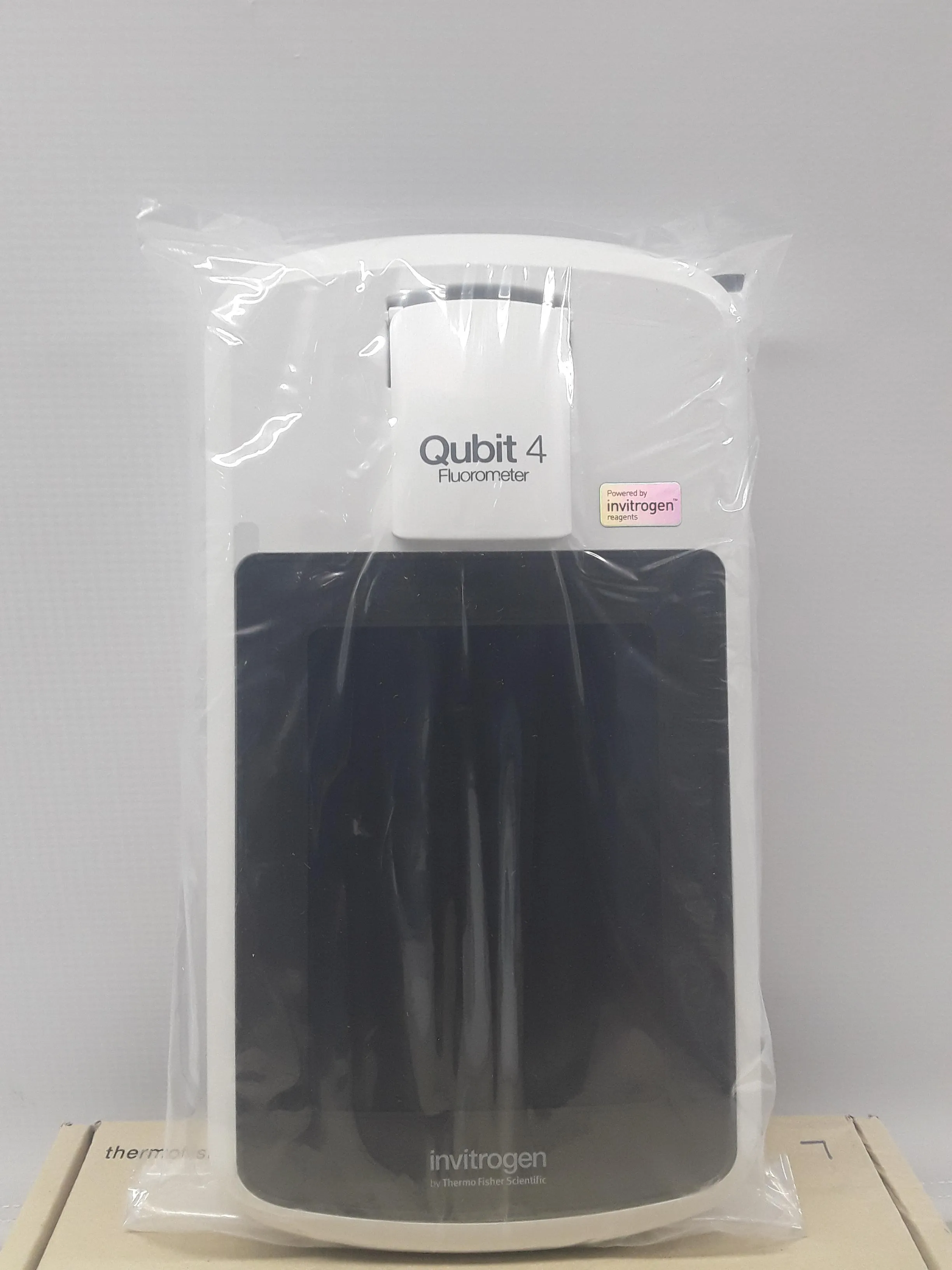 Invitrogen Qubit 4 Fluorometer DNA Synthesizer Q33226