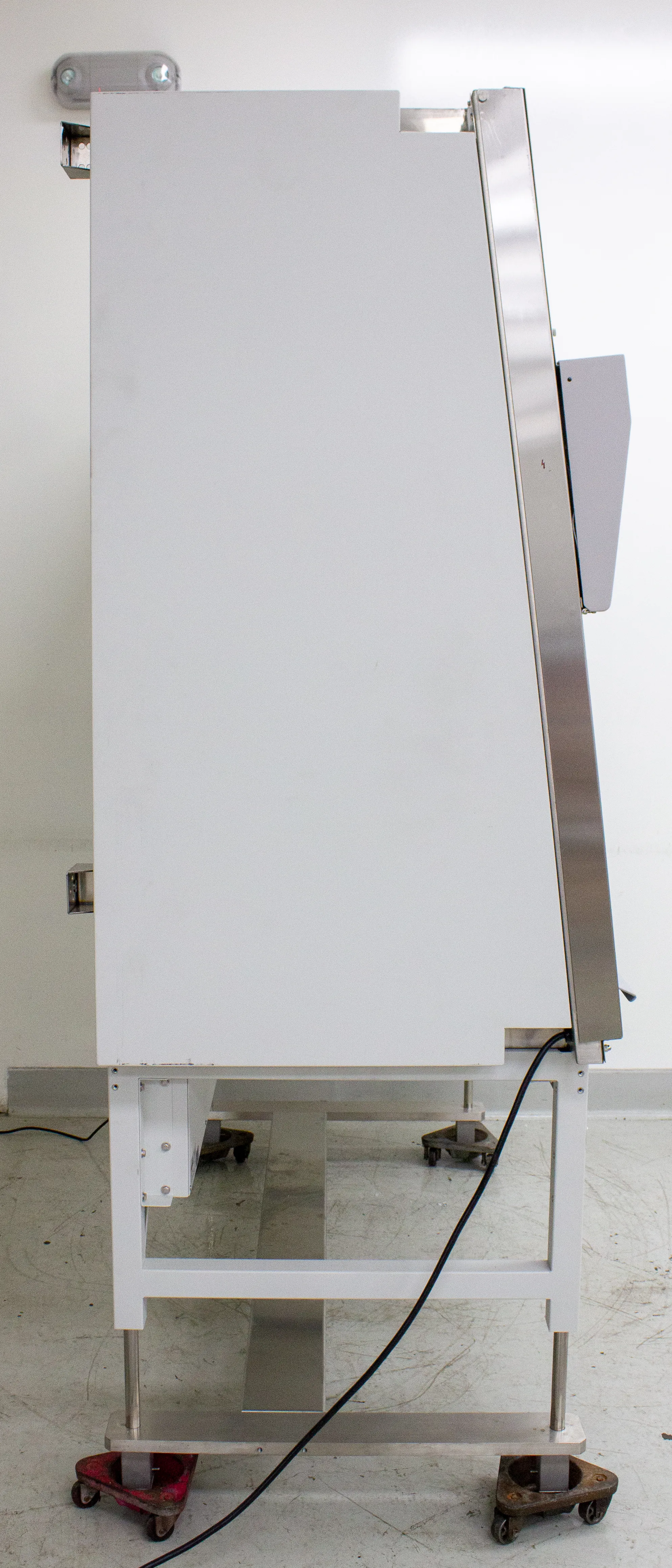 NuAire CellGard NU-477-600 Bio Safety Cabinet with Adjustable Motorized Base