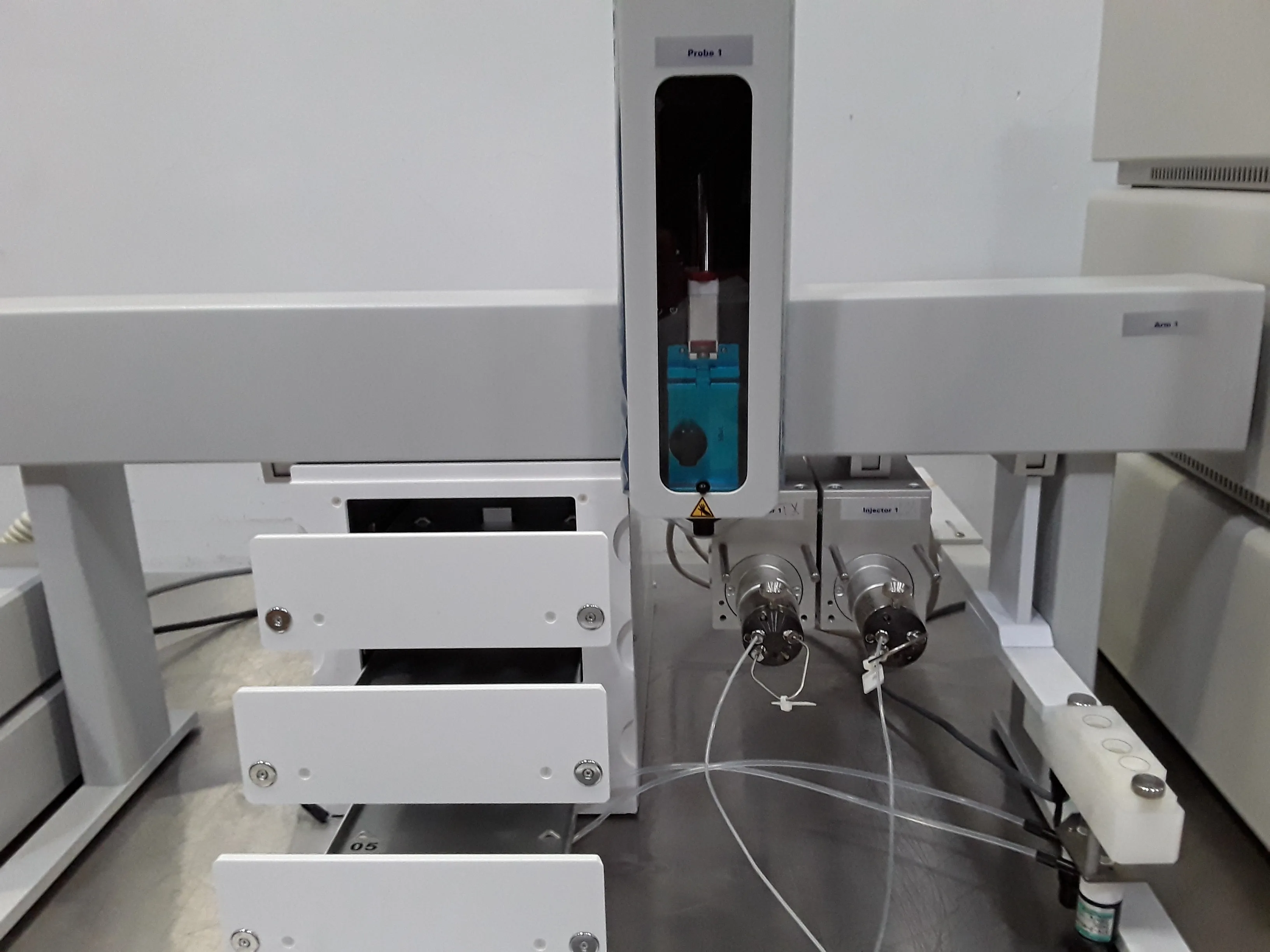 Thermo Fisher Transcend LX-2 Multiplexing System HPLC / FPLC / GC / CE Used Lab Equipment
