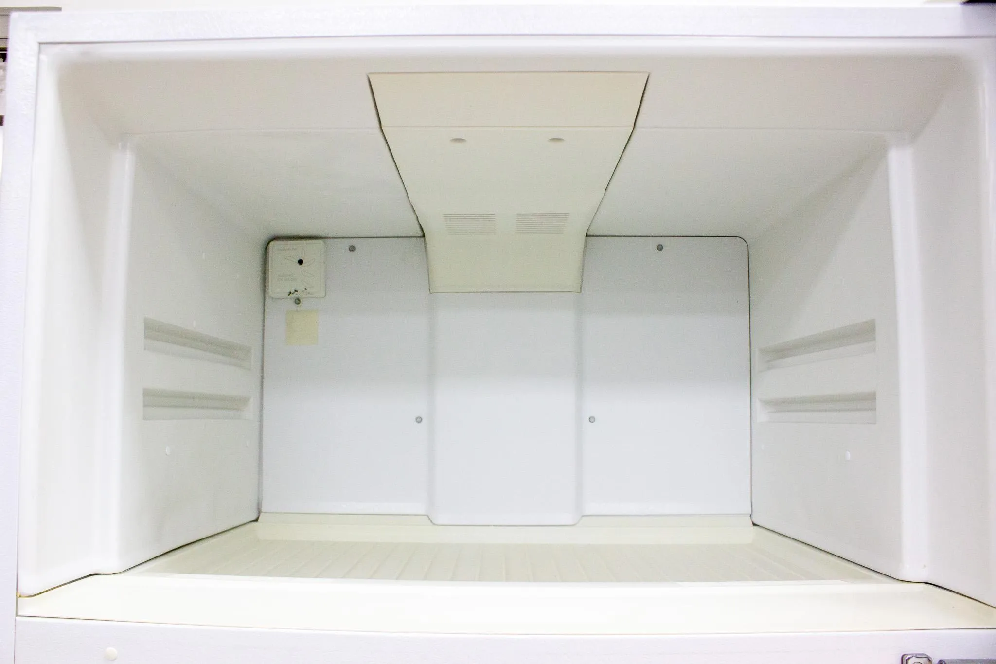 Amana TH21TW Freezer and Refrigerator Refrigerator / Freezer Combo