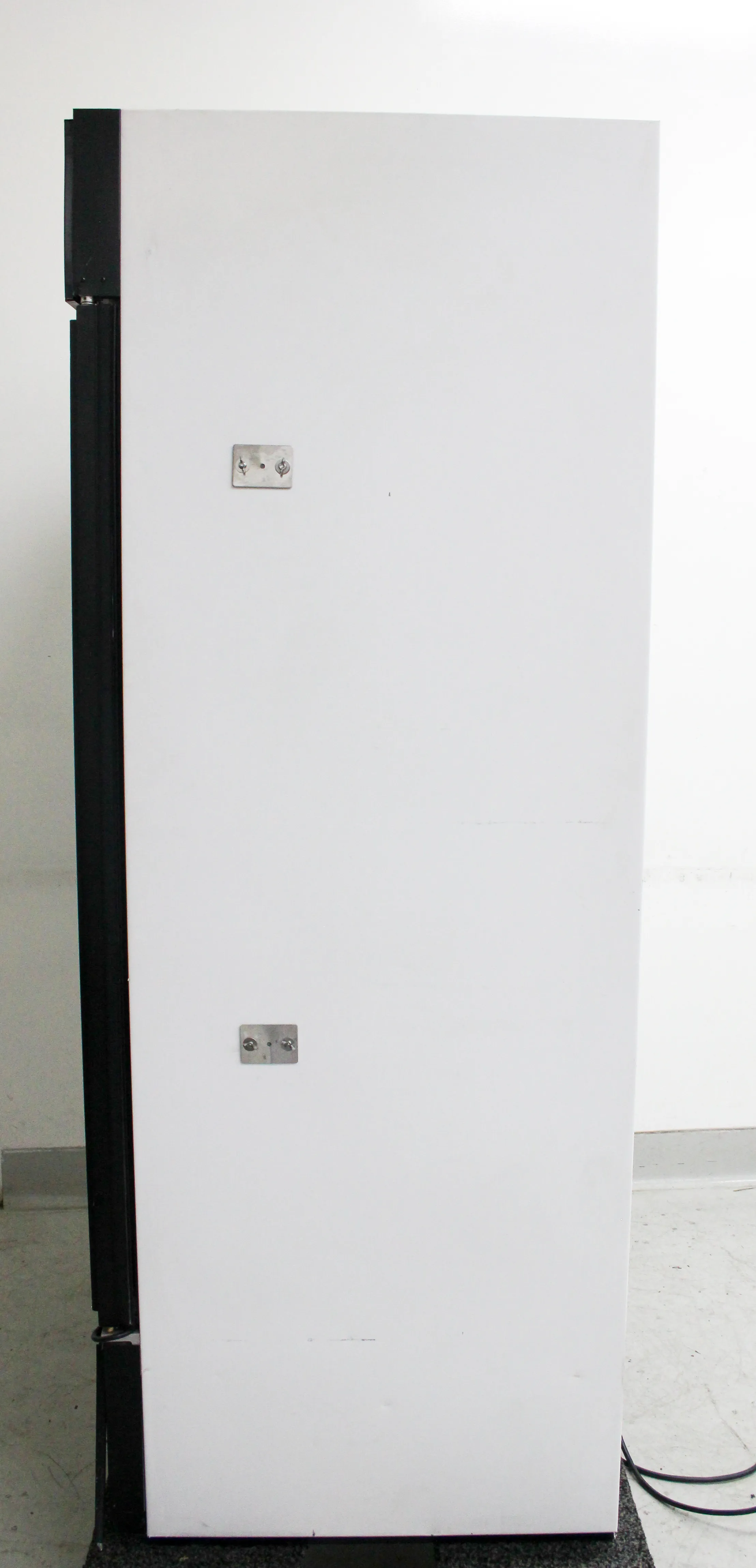 True GDM-49-LD Refrigerator Cold Storage 2-Door LED Lighting 33F-38F