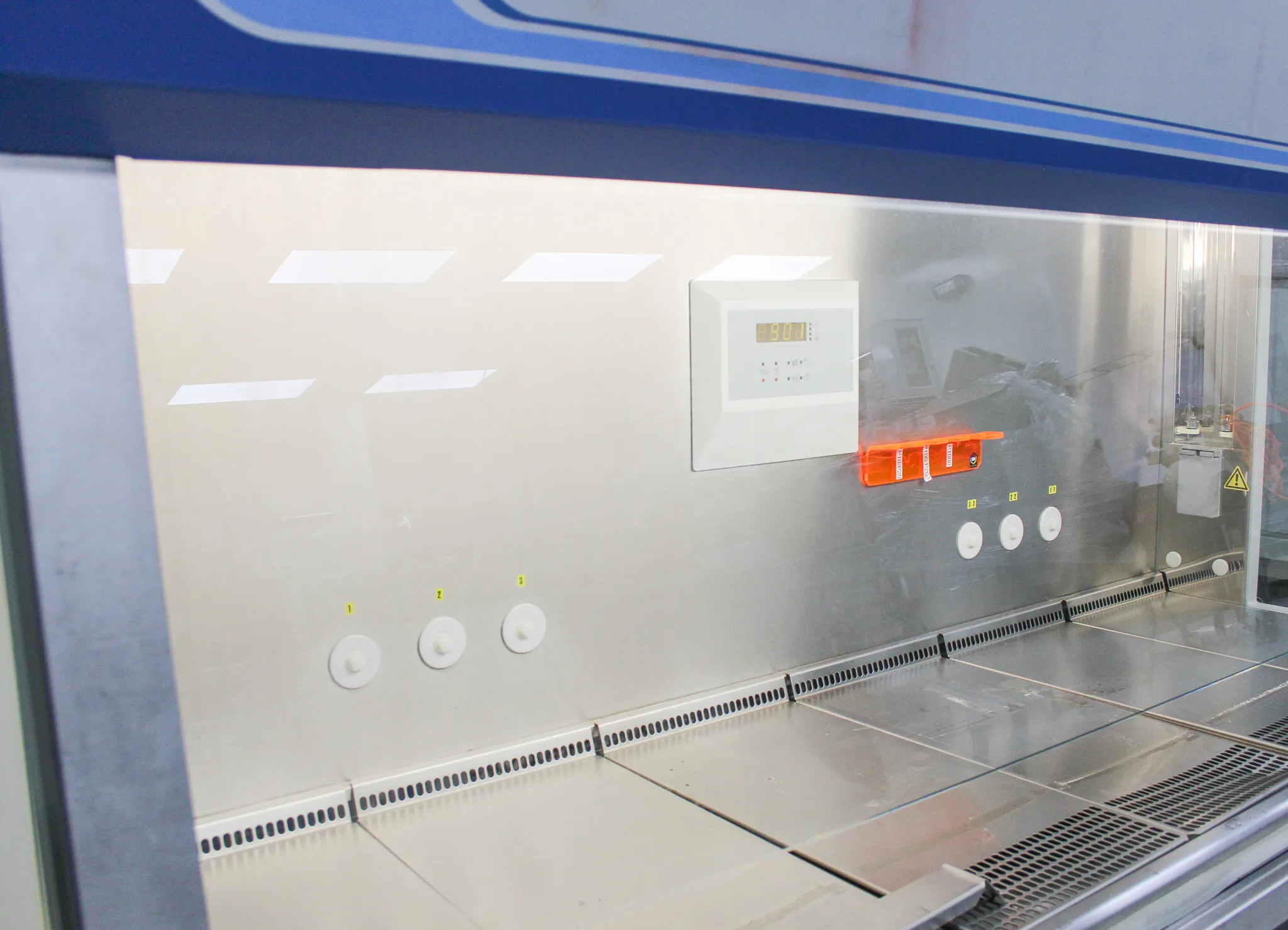 Thermo Scientific HERAsafe KS 18 Class II, Type A2 Biosafety Cabinet