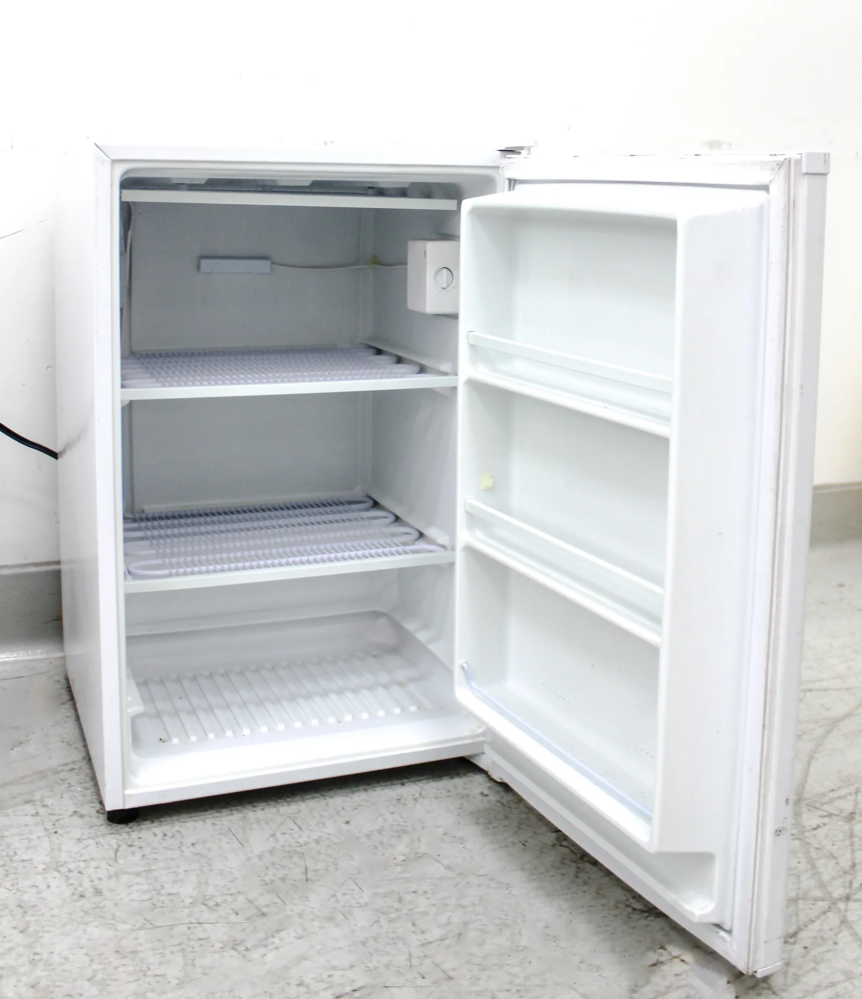 Summit 5 cu. ft. Upright Manual Defrost Freezer in White FS-60M