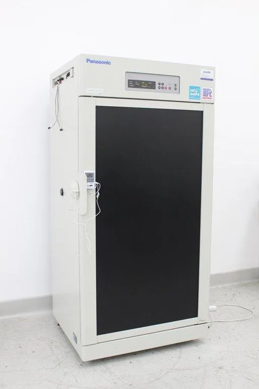 Panasonic MCO-80ICL-PA Large Reach-In CO2 Incubator | 30 cu. ft. (851L) - Used