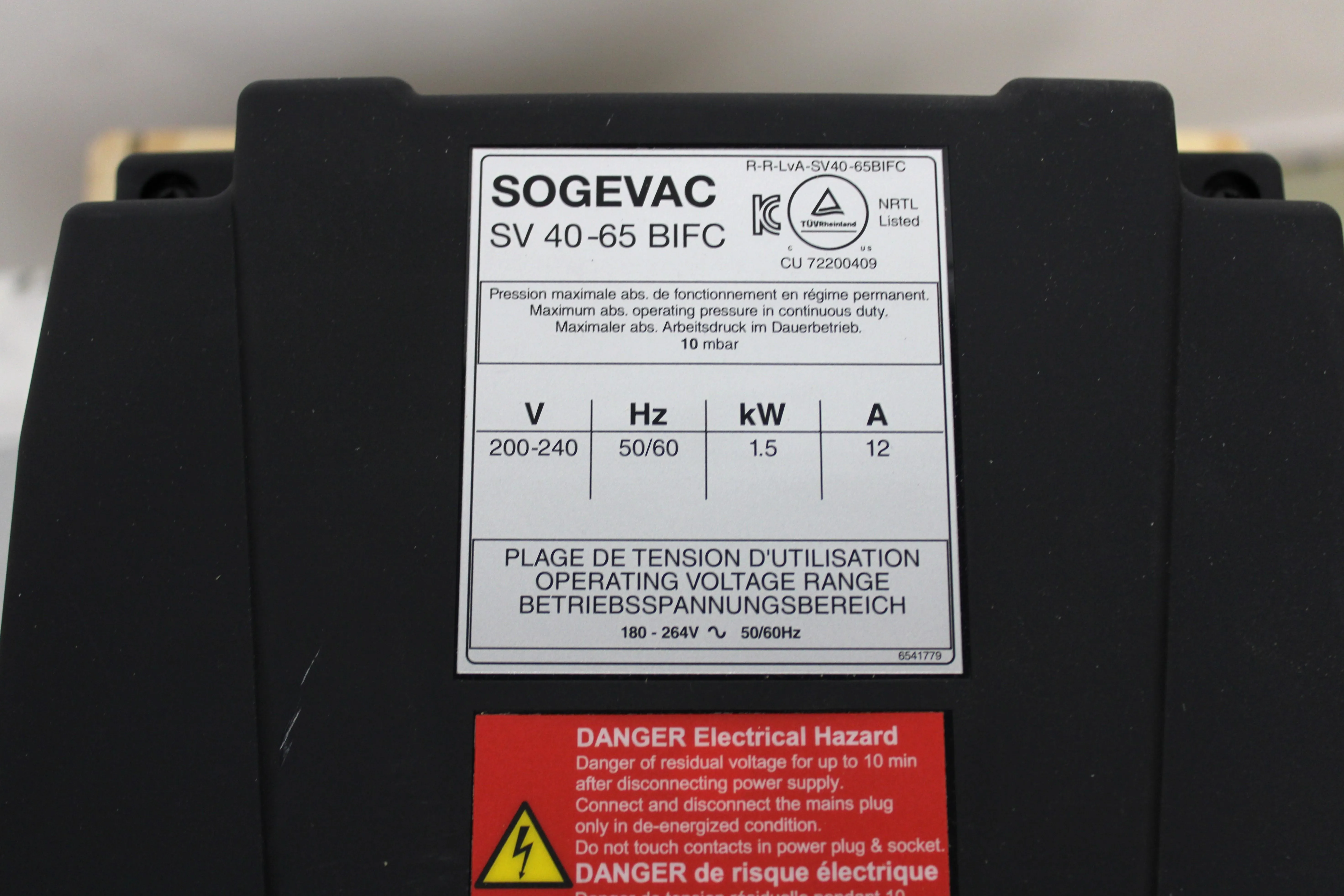 Leybold SV65BIFC Facility House Vacuum 200-240V Compact Quiet Design