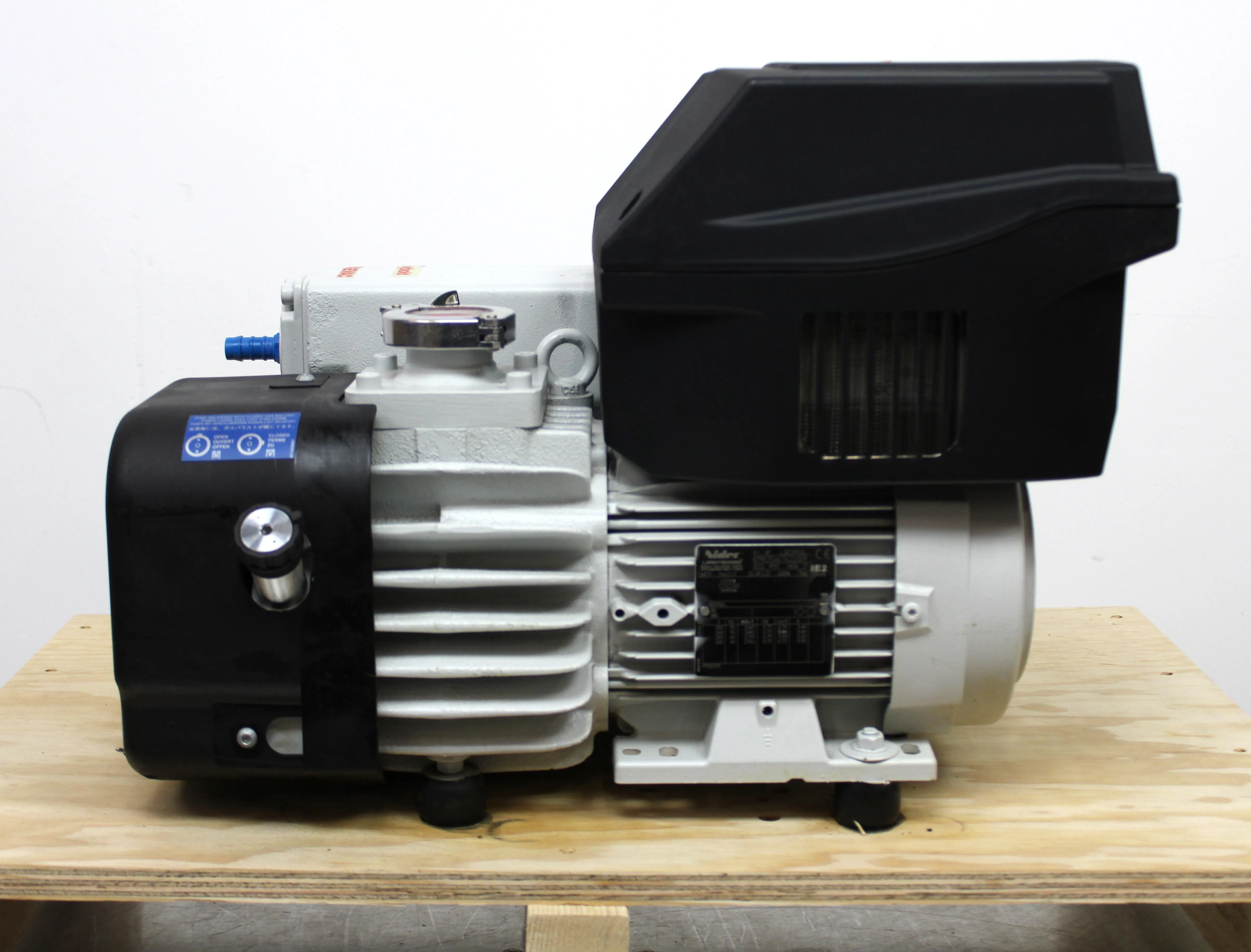 Leybold Sogevac SV65BIFC Vacuum Pump