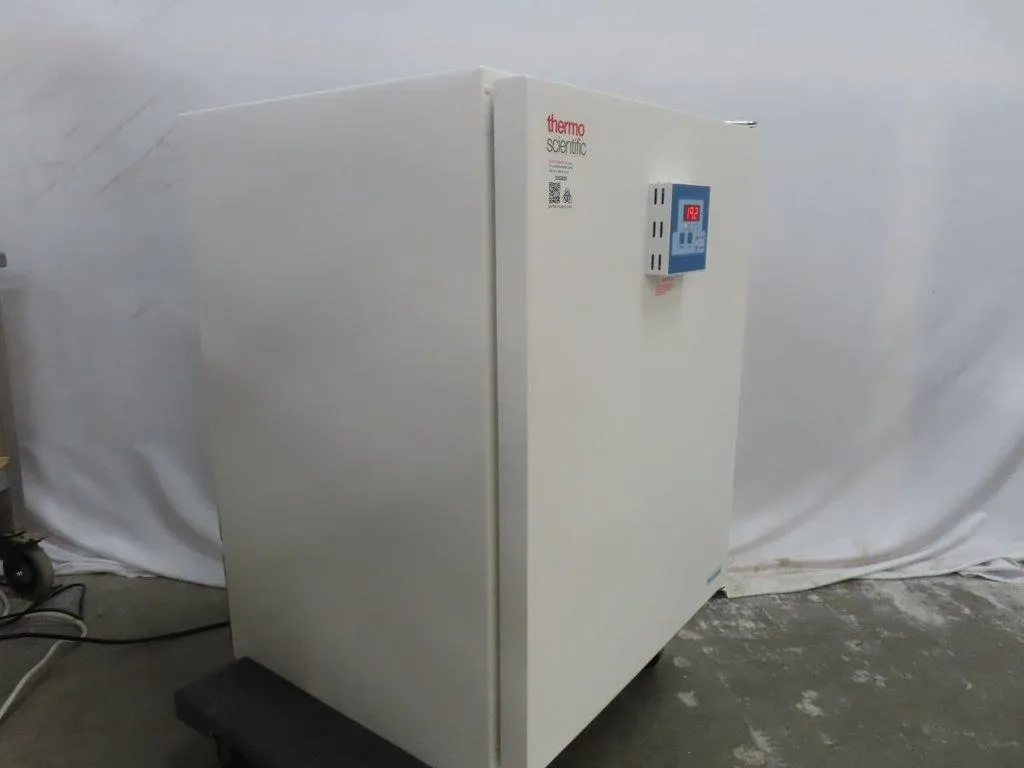 Thermo PR205745R Refrigerated Incubator with Near New Condition 160lb