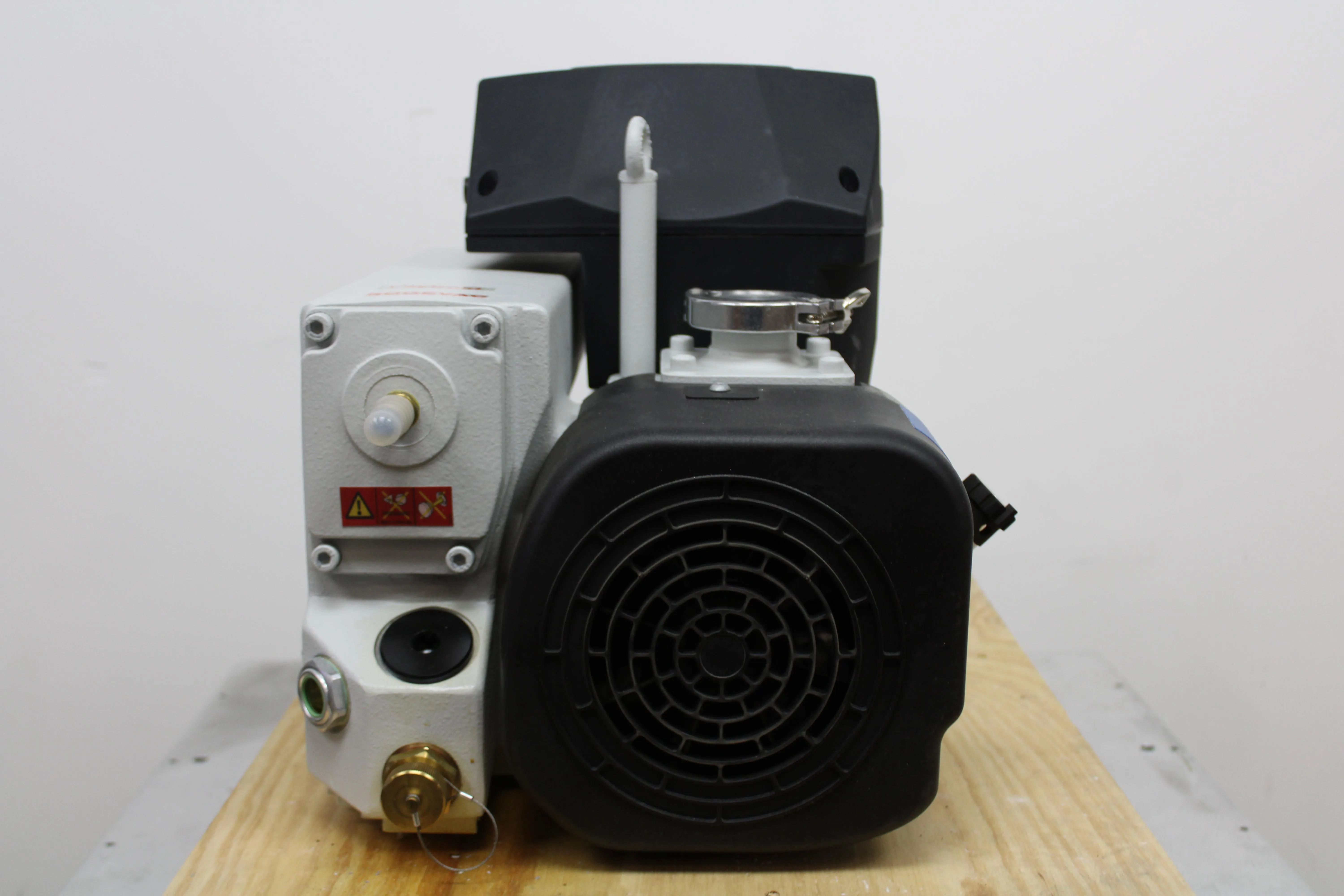 Leybold Sogevac SV65BIFC Vacuum Pump Motor