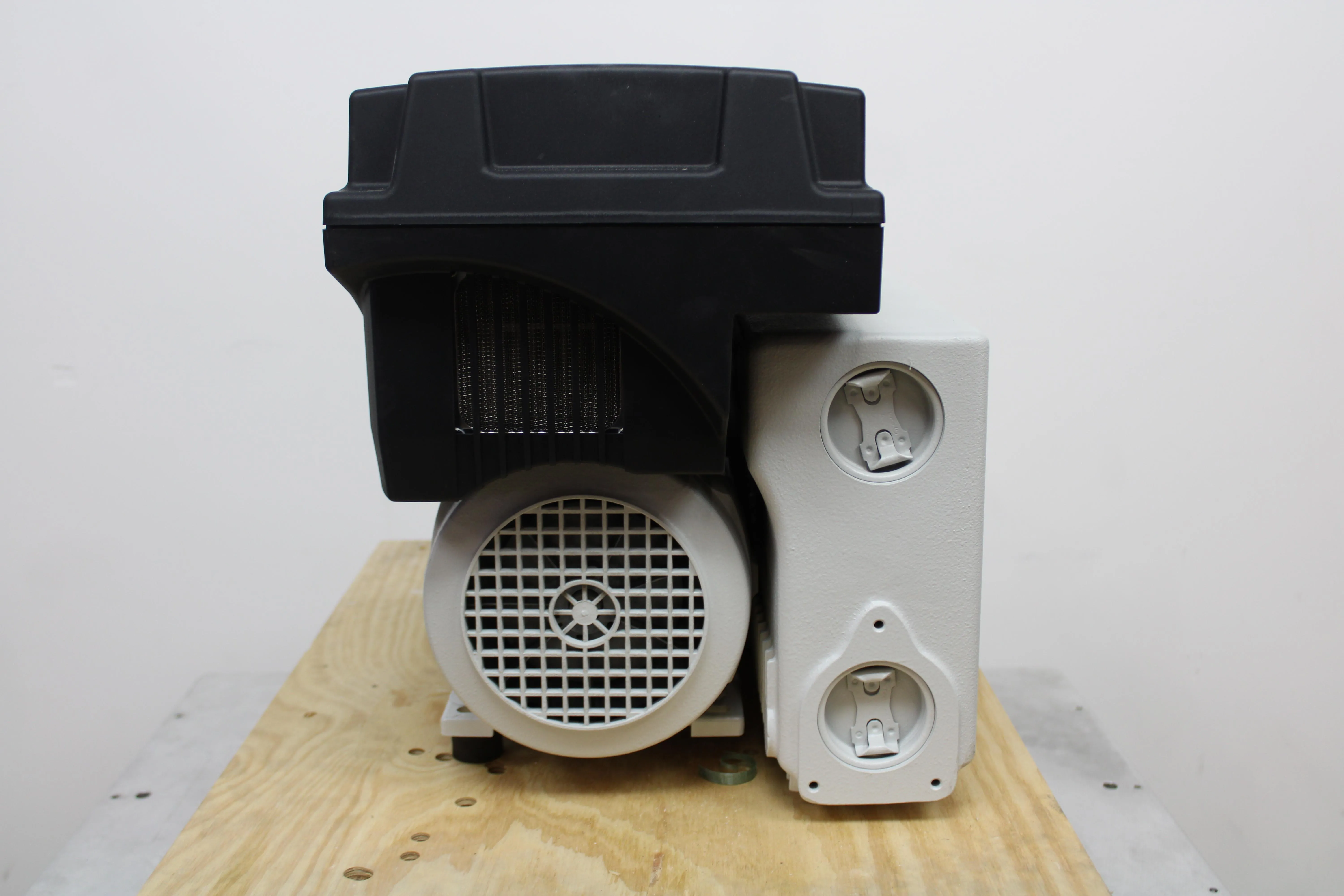 Leybold Sogevac SV65BIFC Vacuum Pump Motor