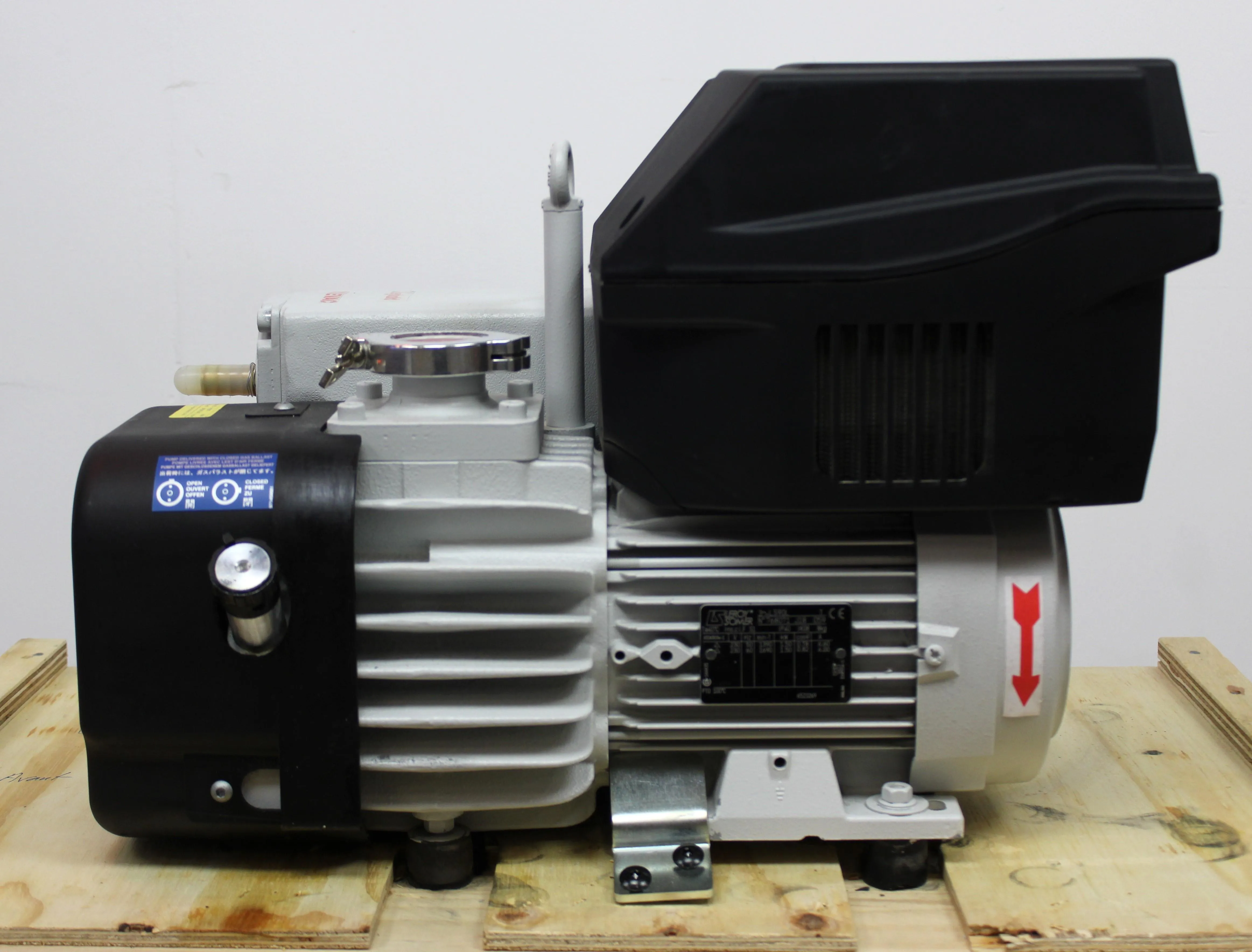 Leybold SV65BIFC Vacuum Pump Oil Sealed Low Noise Reliable 2018