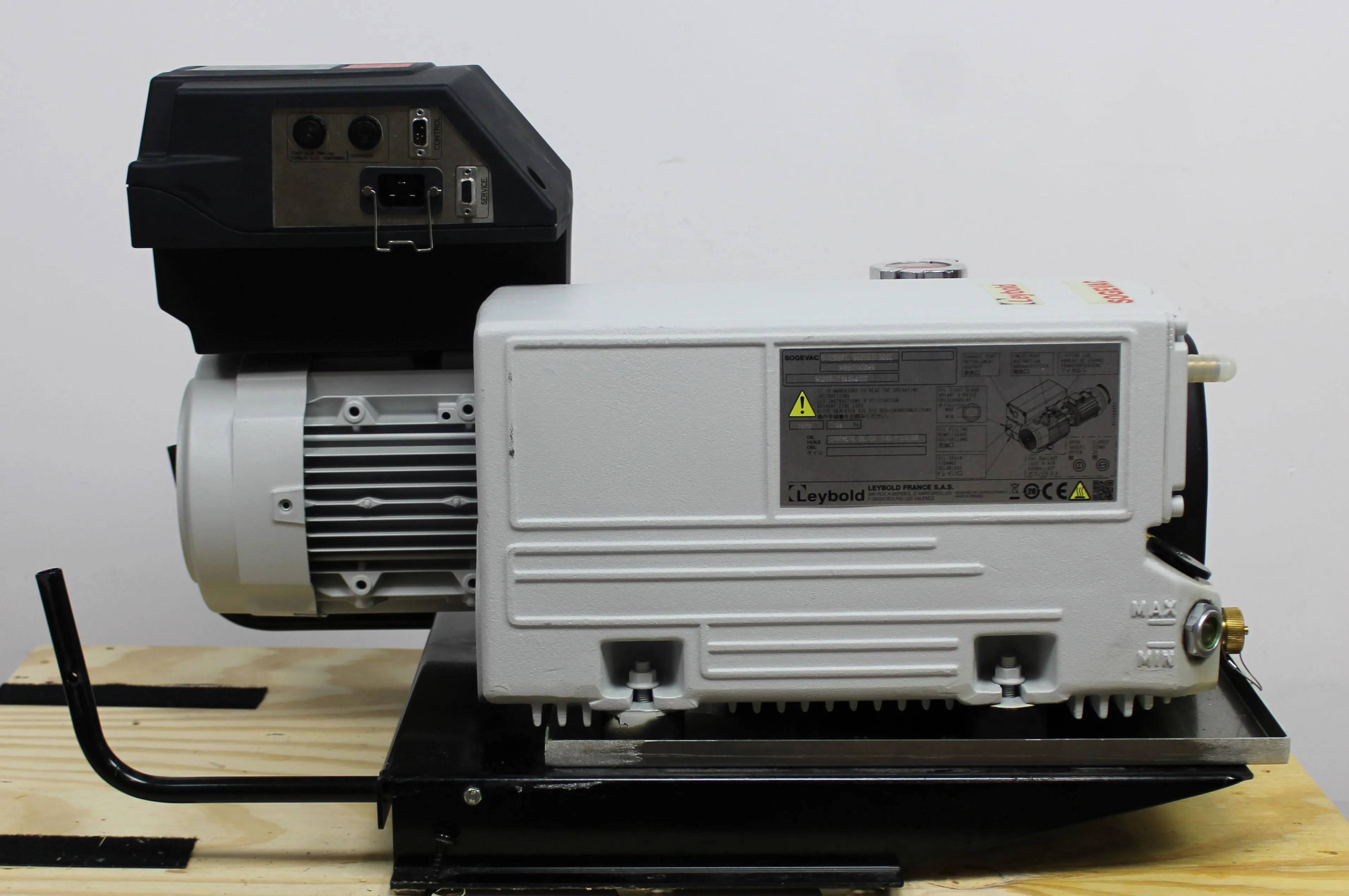 Leybold Sogevac SV 120 BIFC Vacuum Pump 200-240V 50/60Hz For Lab Use