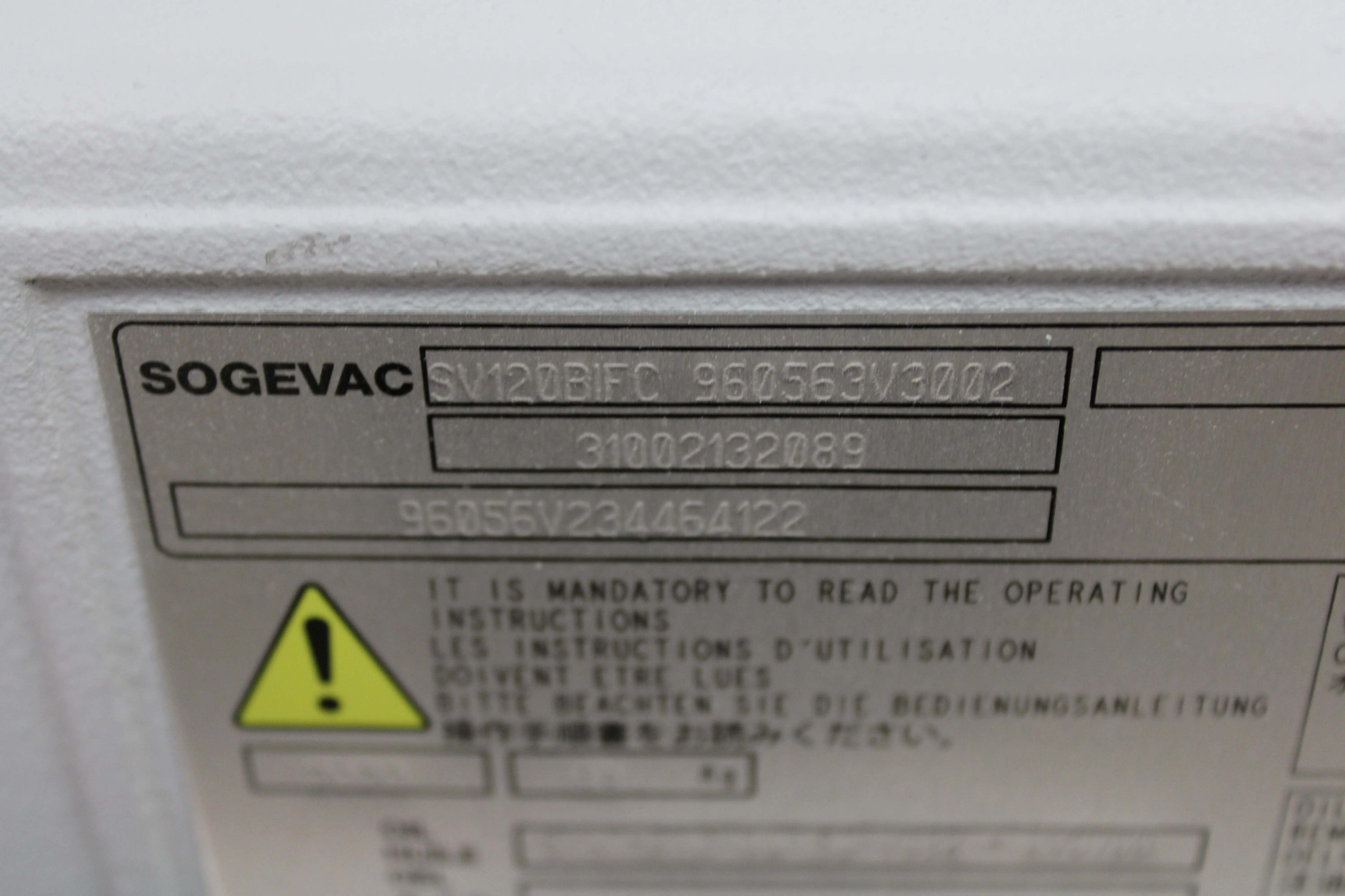Leybold Sogevac SV 120 BIFC Vacuum Pump 200-240V 50/60Hz For Lab Use