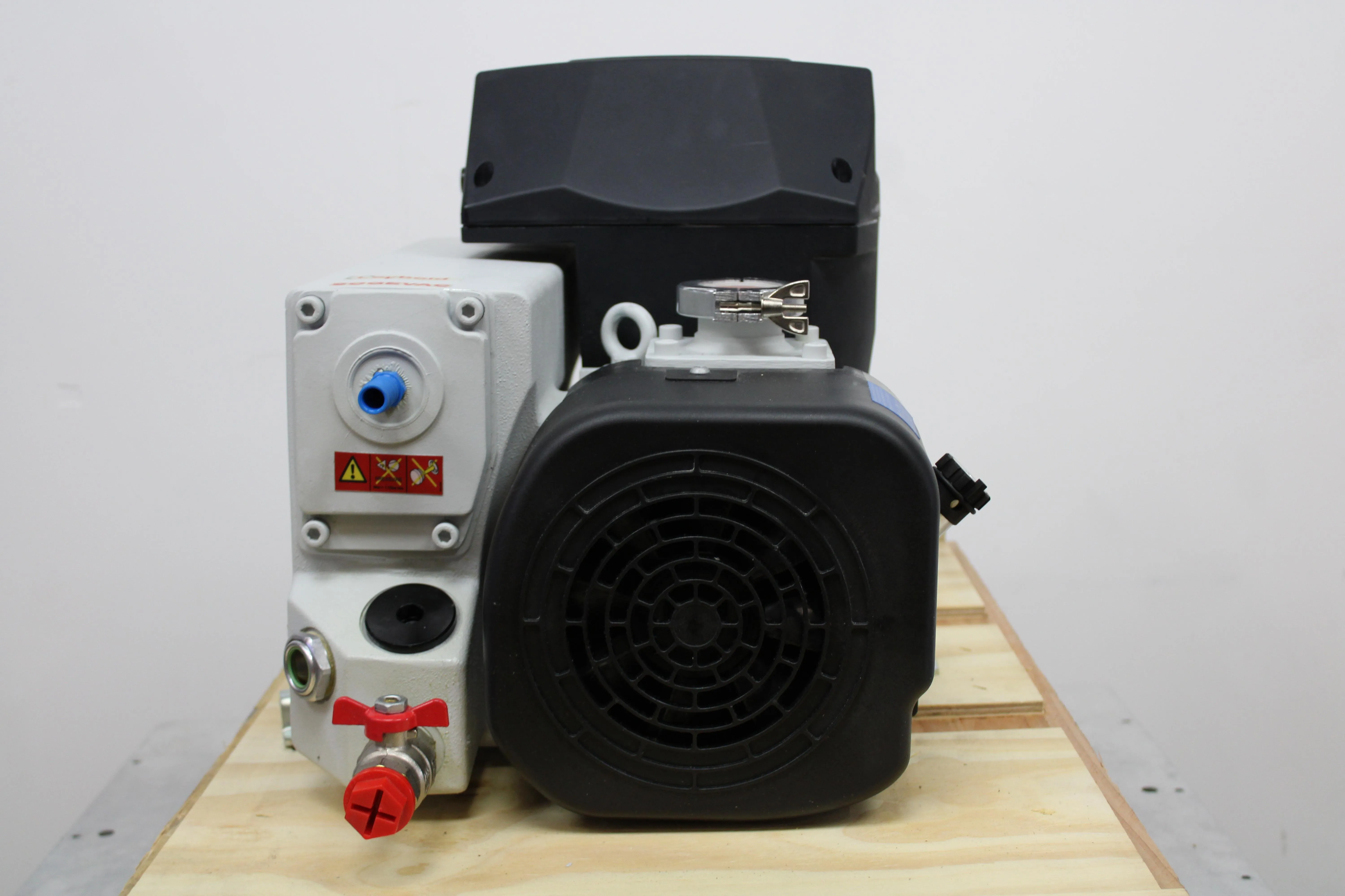 Leybold Sogevac SV65BIFC Vacuum Pump