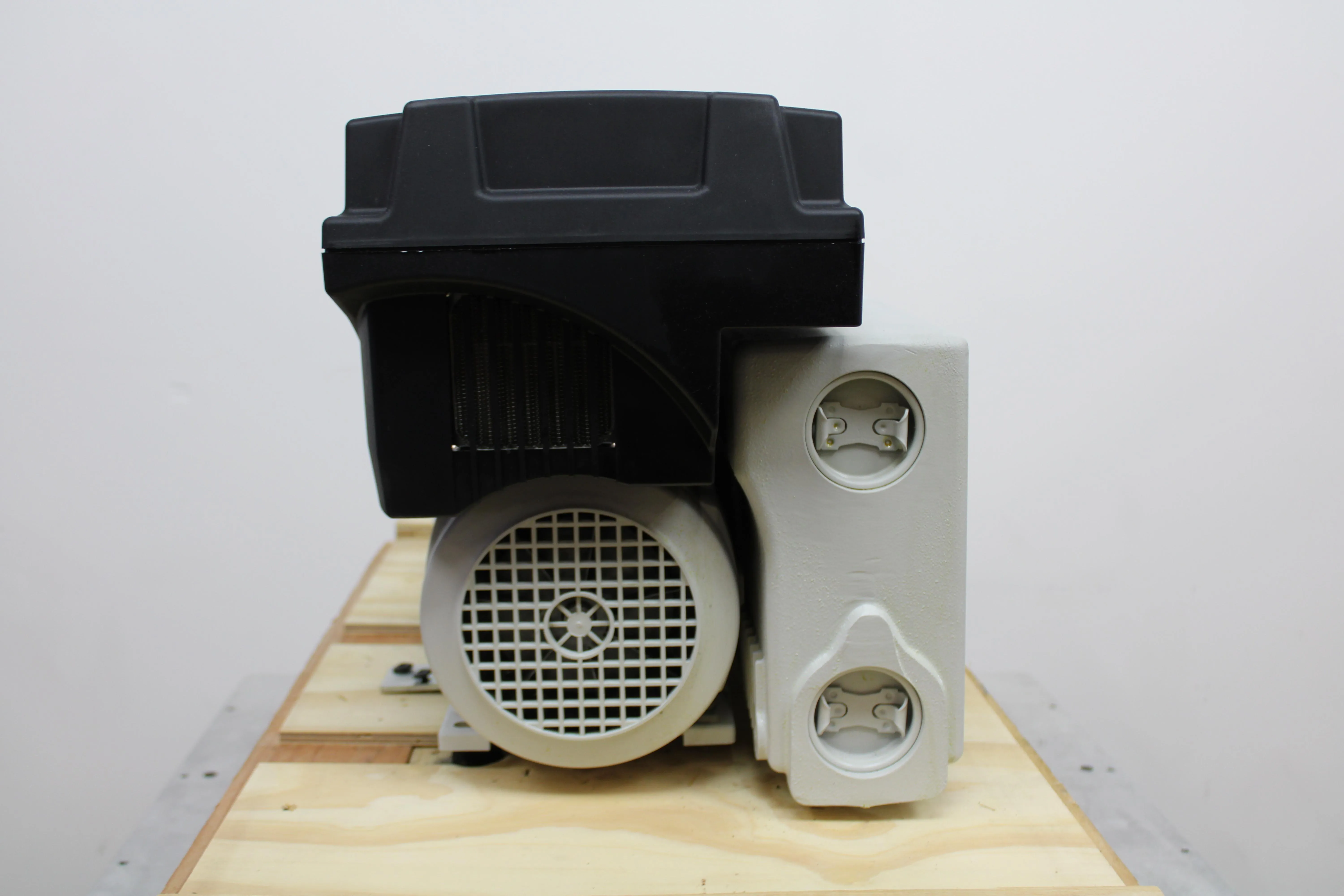 Leybold Sogevac SV65BIFC Vacuum Pump
