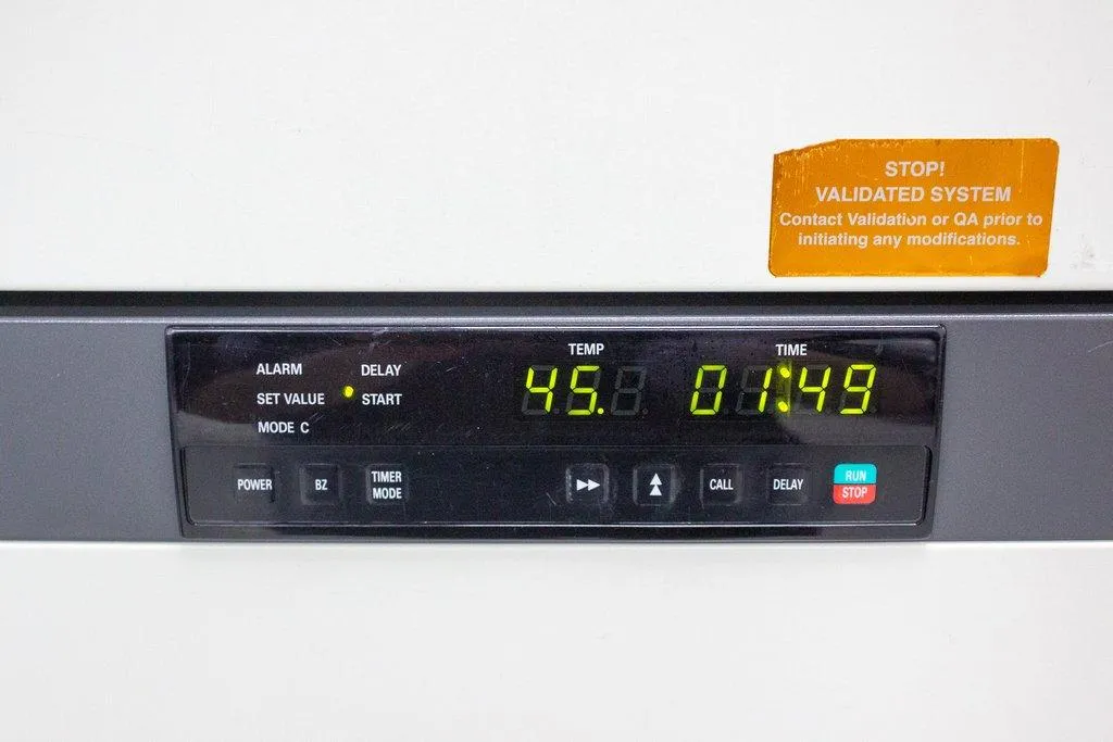 Sanyo MIR-262 Heated Incubator 5.4 cu.ft 153L Microprocessor Control Stainless Steel Interior