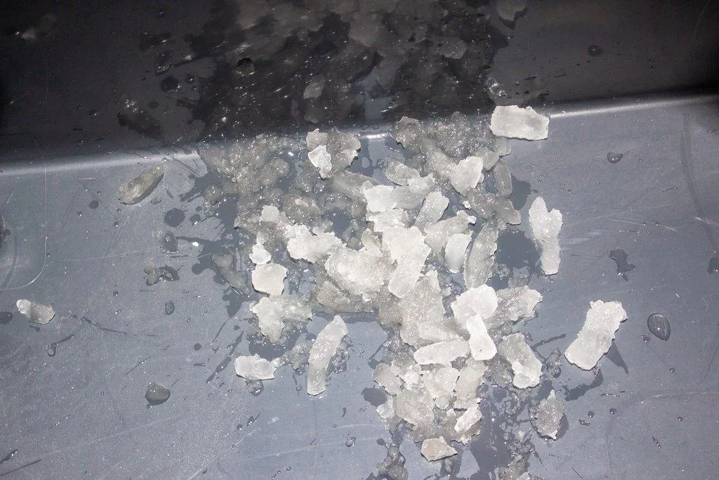 Scotsman UF424A-1 Ice Maker with Bin, Flake-Style