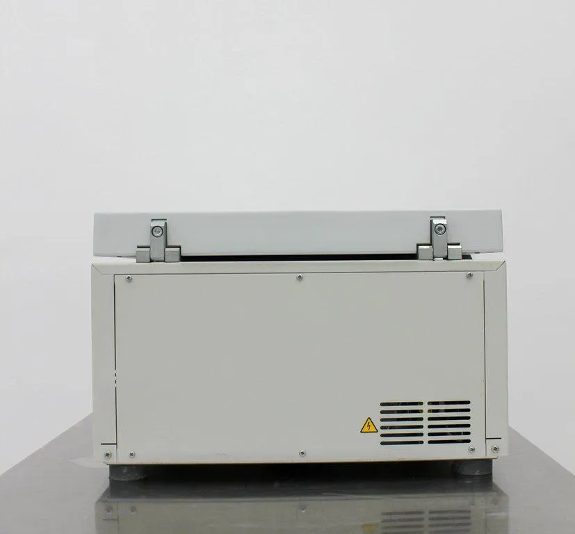 Eppendorf Centrifuge 5810 with A-4-62 Rotor