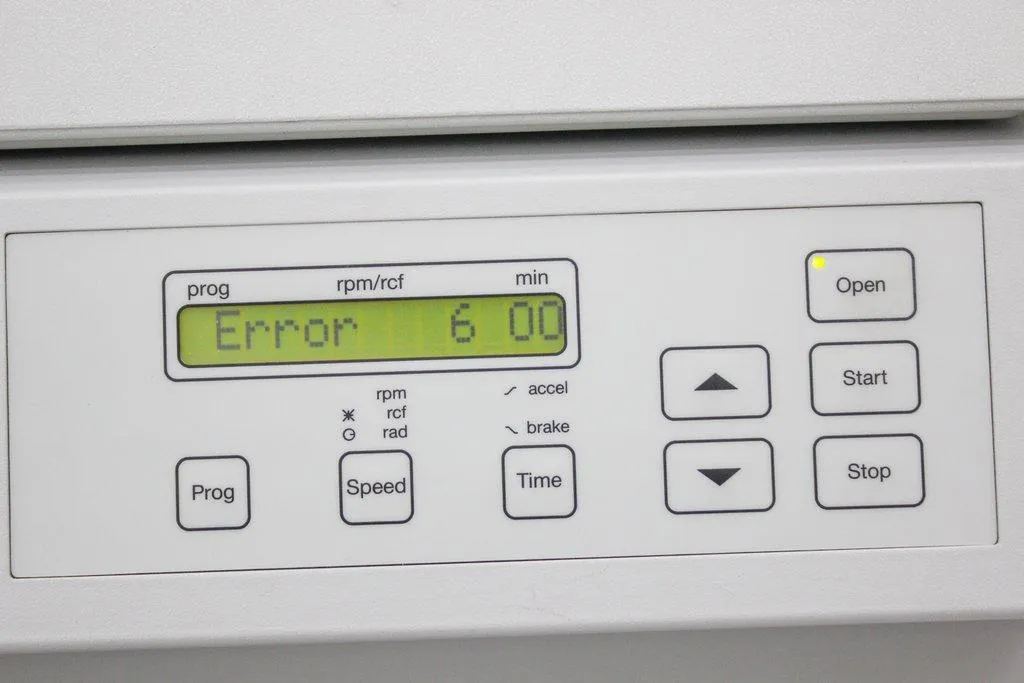 Eppendorf Centrifuge 5810 with A-4-62 Rotor
