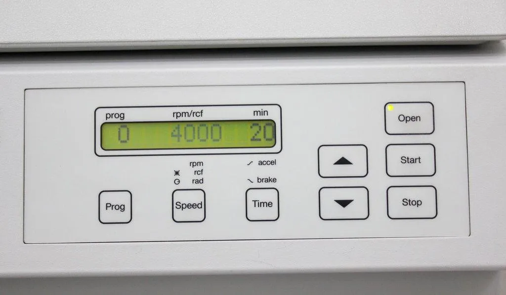 Eppendorf Centrifuge 5810 with A-4-62 Rotor