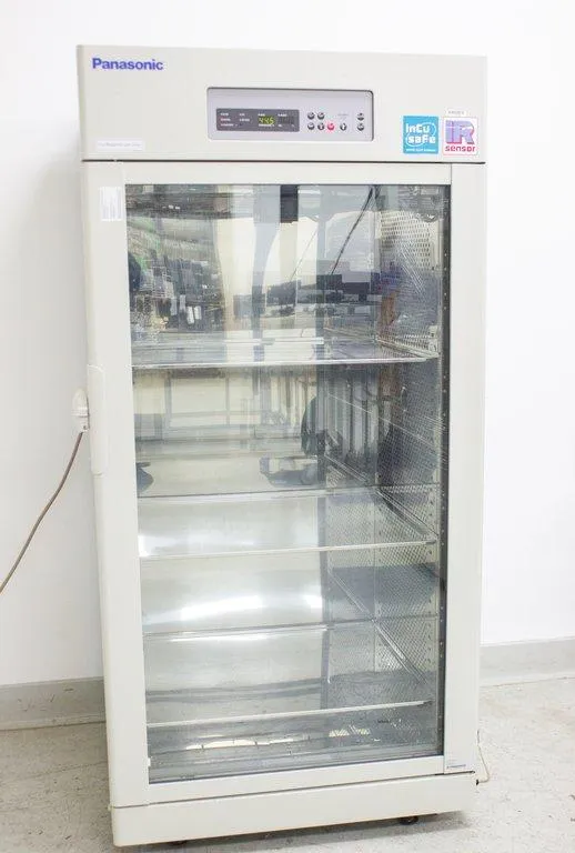 Panasonic MCO-80ICL-PA InCusafe Reach-In Series Large Capacity CO2 Incubator | 30 cu. ft. (851L)