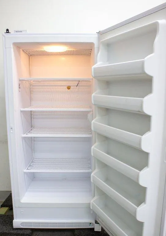Frigidaire 20.9 cu ft Upright Freezer (White) FFFU21M1QWF