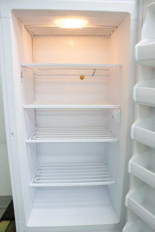 Frigidaire 20.9 cu ft Upright Freezer (White) FFFU21M1QWF