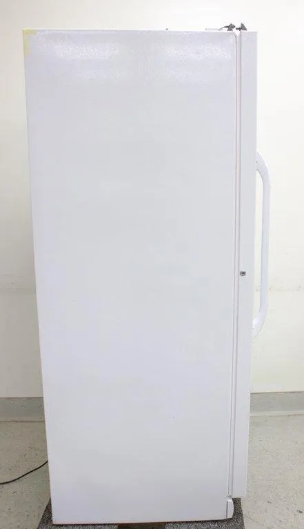 Frigidaire 20.9 cu ft Upright Freezer (White) FFFU21M1QWF