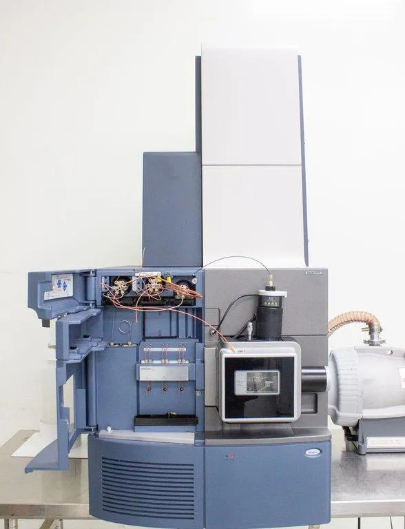Waters Xevo G2-XS TOF Mass Spectrometer 220V 50Hz/60Hz w/Vacuum Pump