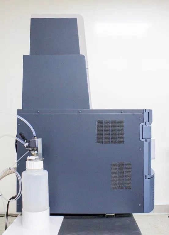 Waters Xevo G2-XS TOF Mass Spectrometer 220V 50Hz/60Hz w/Vacuum Pump