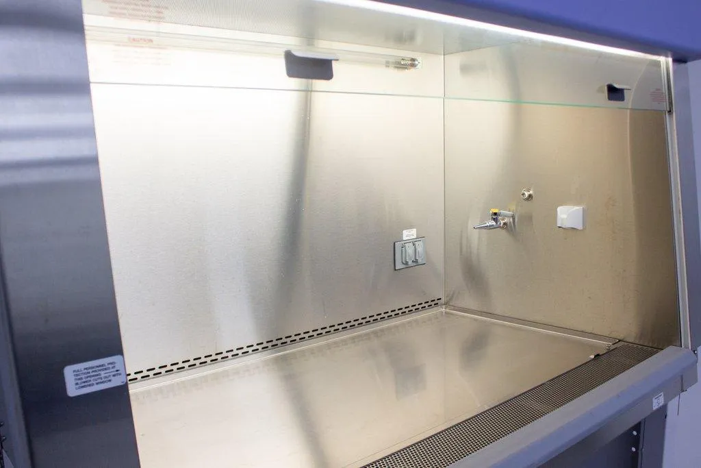 Panasonic MHE-N400A2-PA Biosafety Cabinet Class II A2 115V 480 lb Includes Stand
