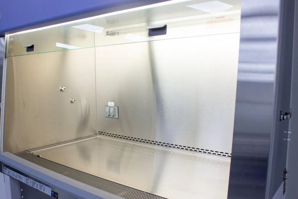Panasonic MHE-N400A2-PA Biosafety Cabinet Class II A2 115V 480 lb Includes Stand