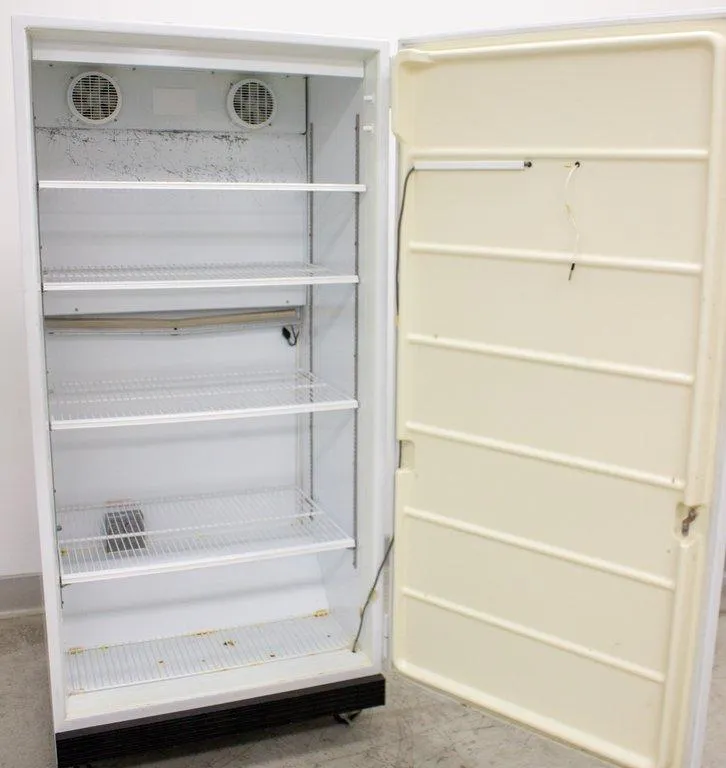 Fisher Isotemp Incubator Model 304 Refrigerated 10C-40C 32in Width Used
